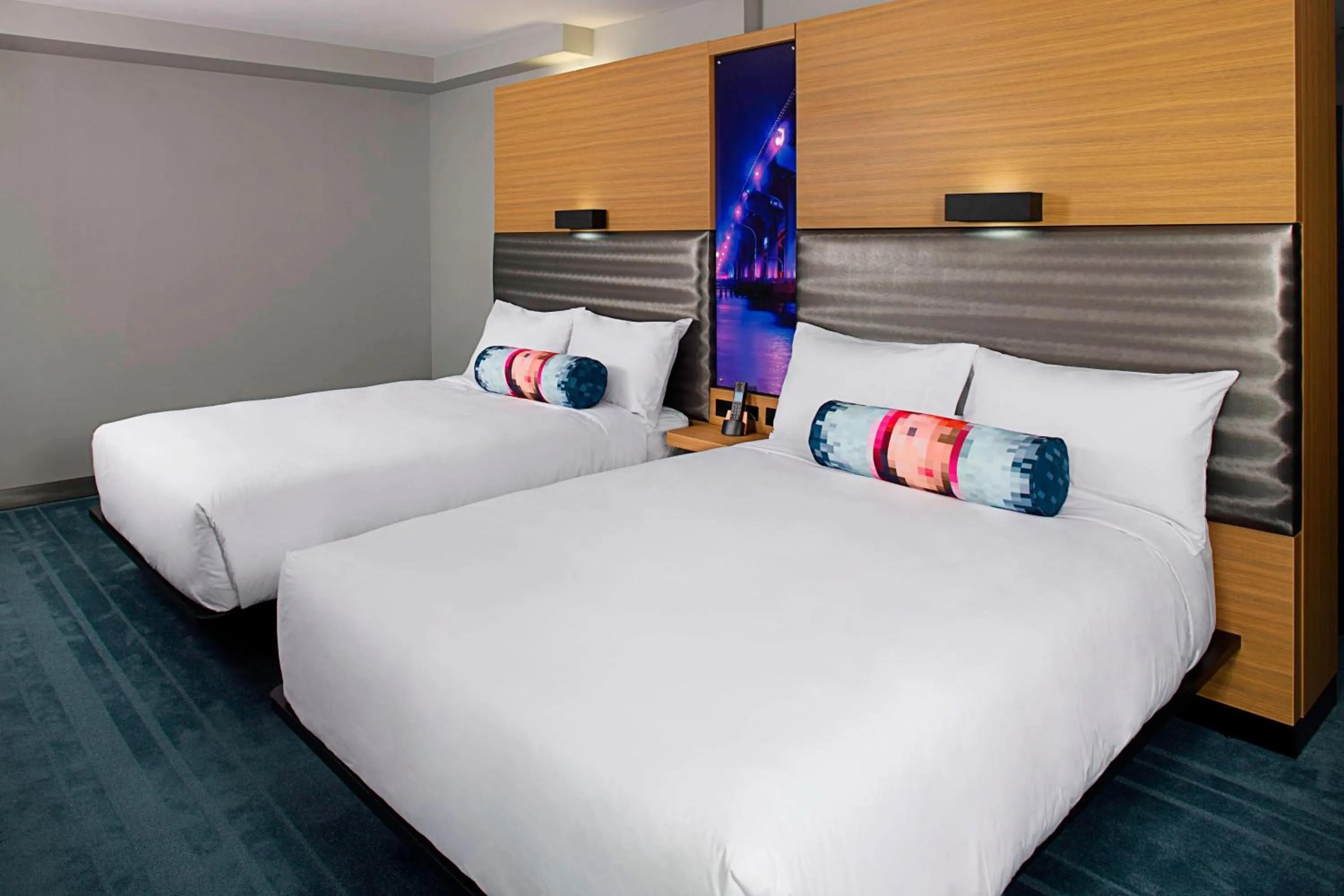 Photo of the whole room, Bed in Aloft Miami Brickell