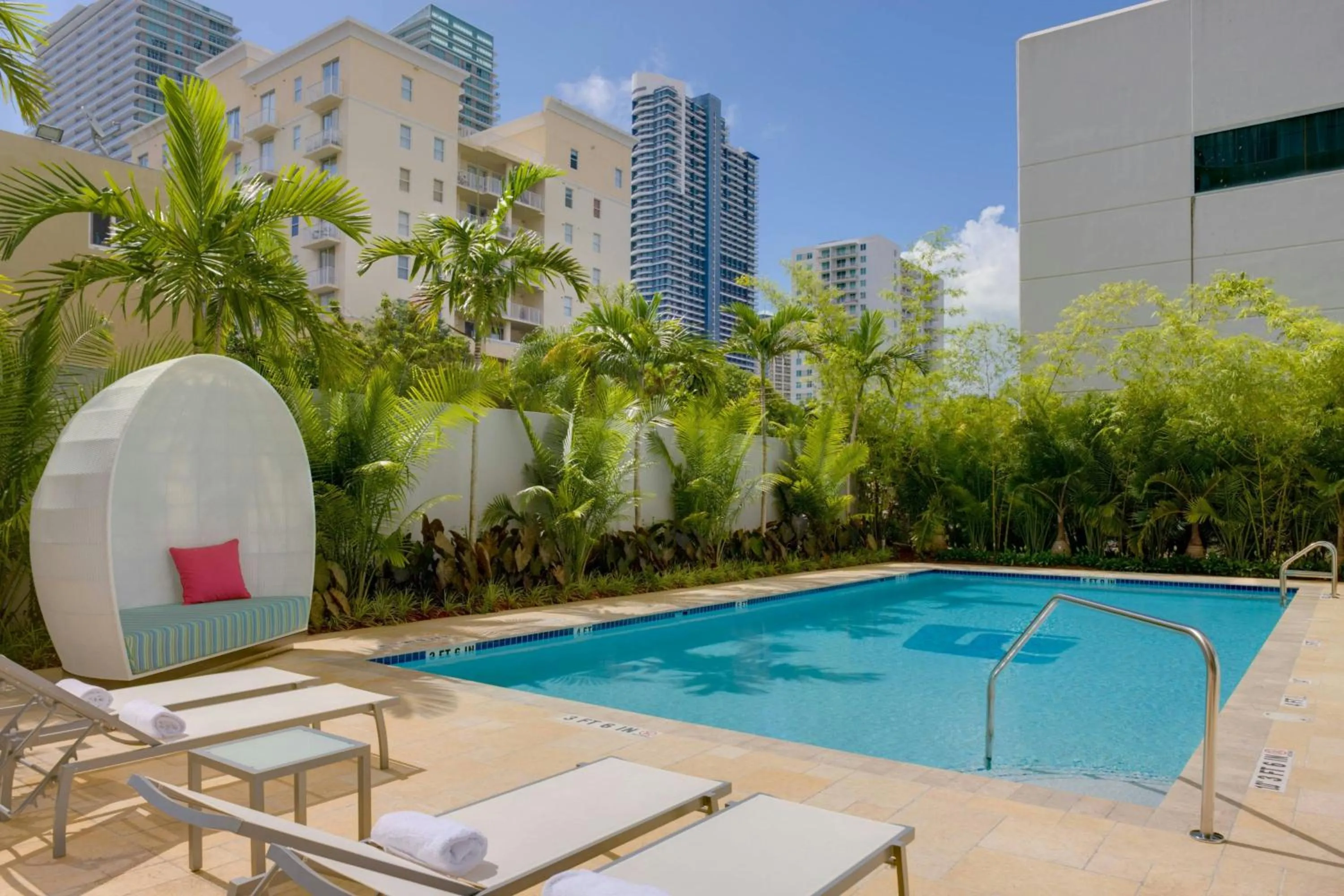 Swimming pool in Aloft Miami Brickell