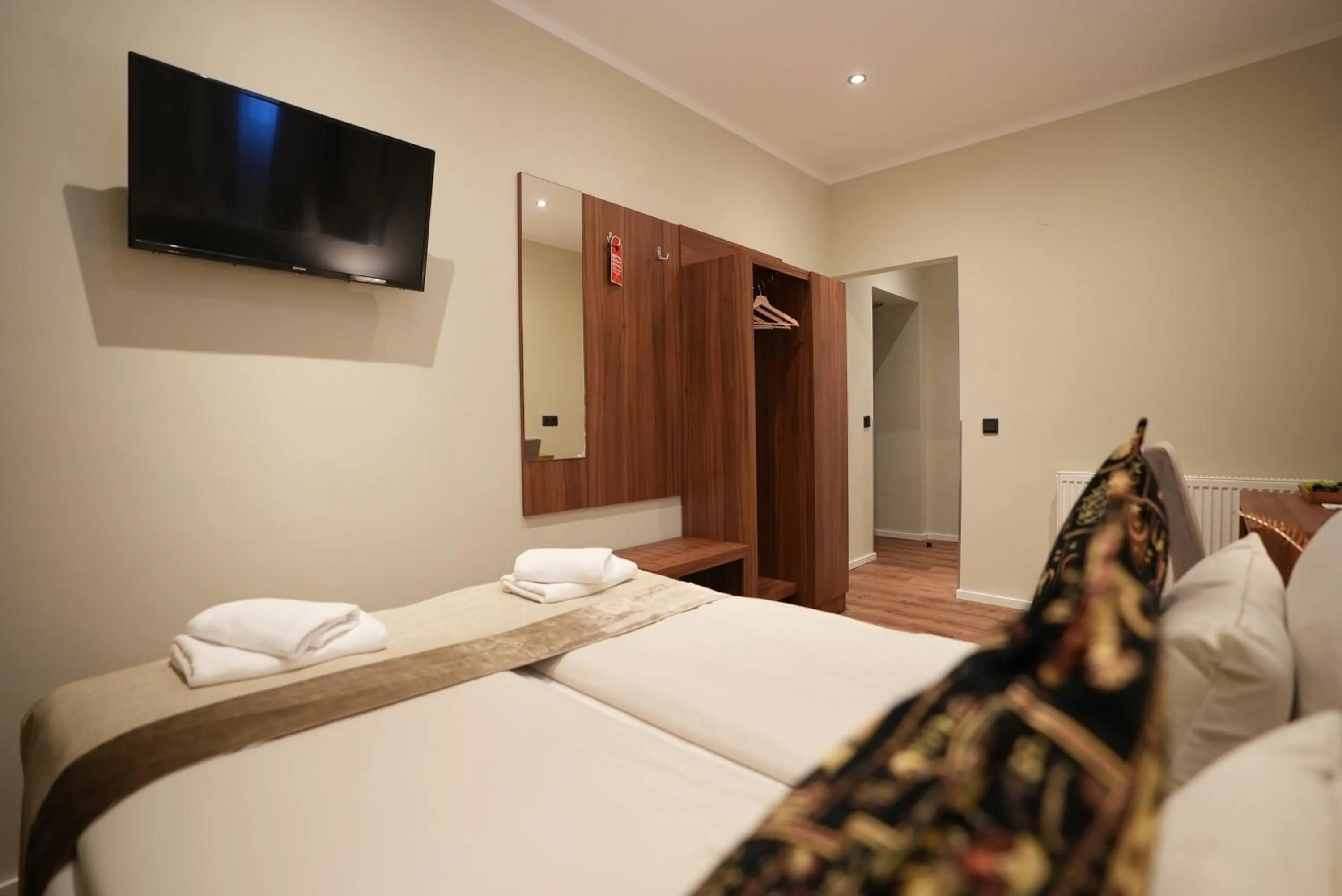 TV and multimedia, Bed in Hotel Attaché an der Messe