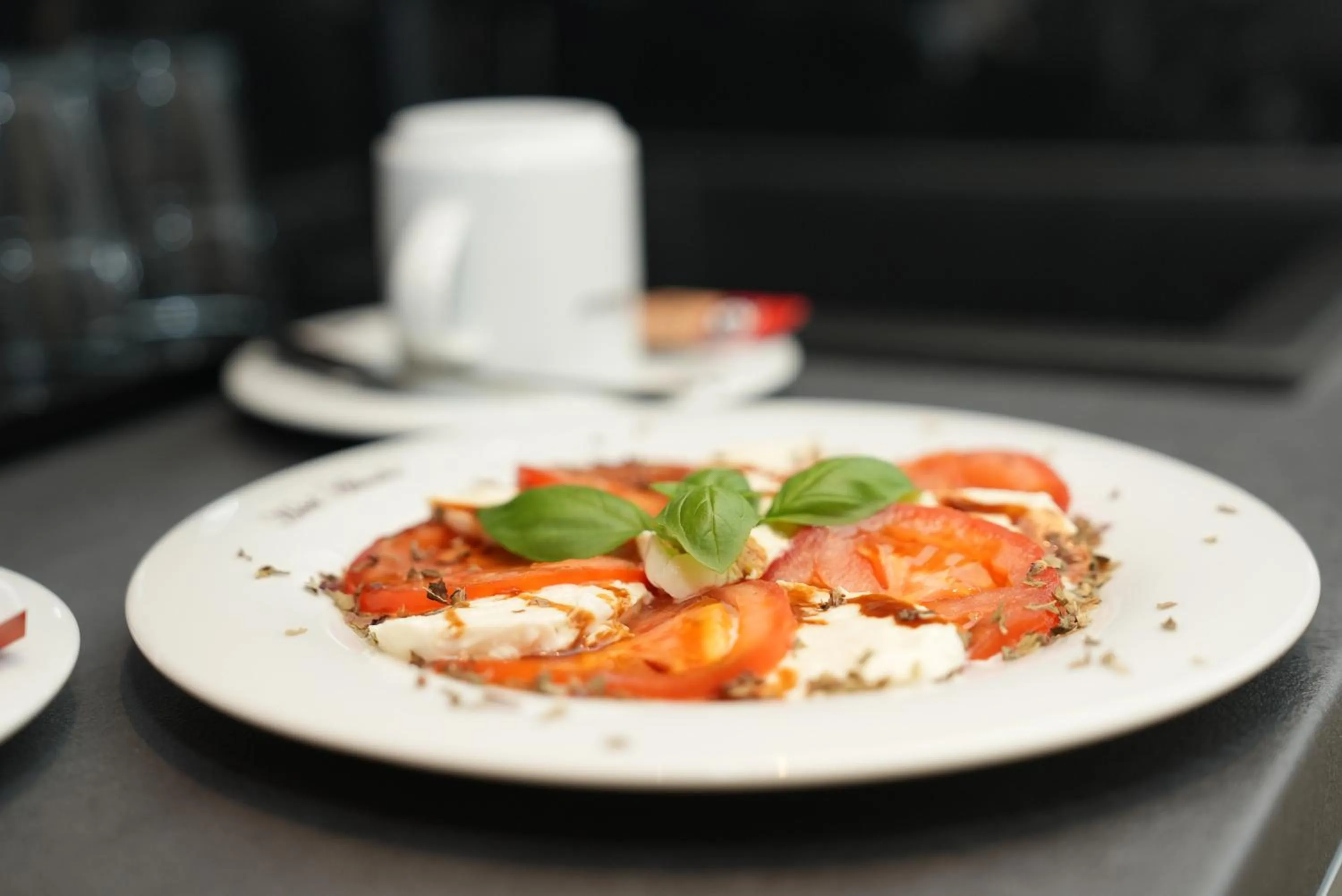 Food and drinks in Hotel Attaché an der Messe