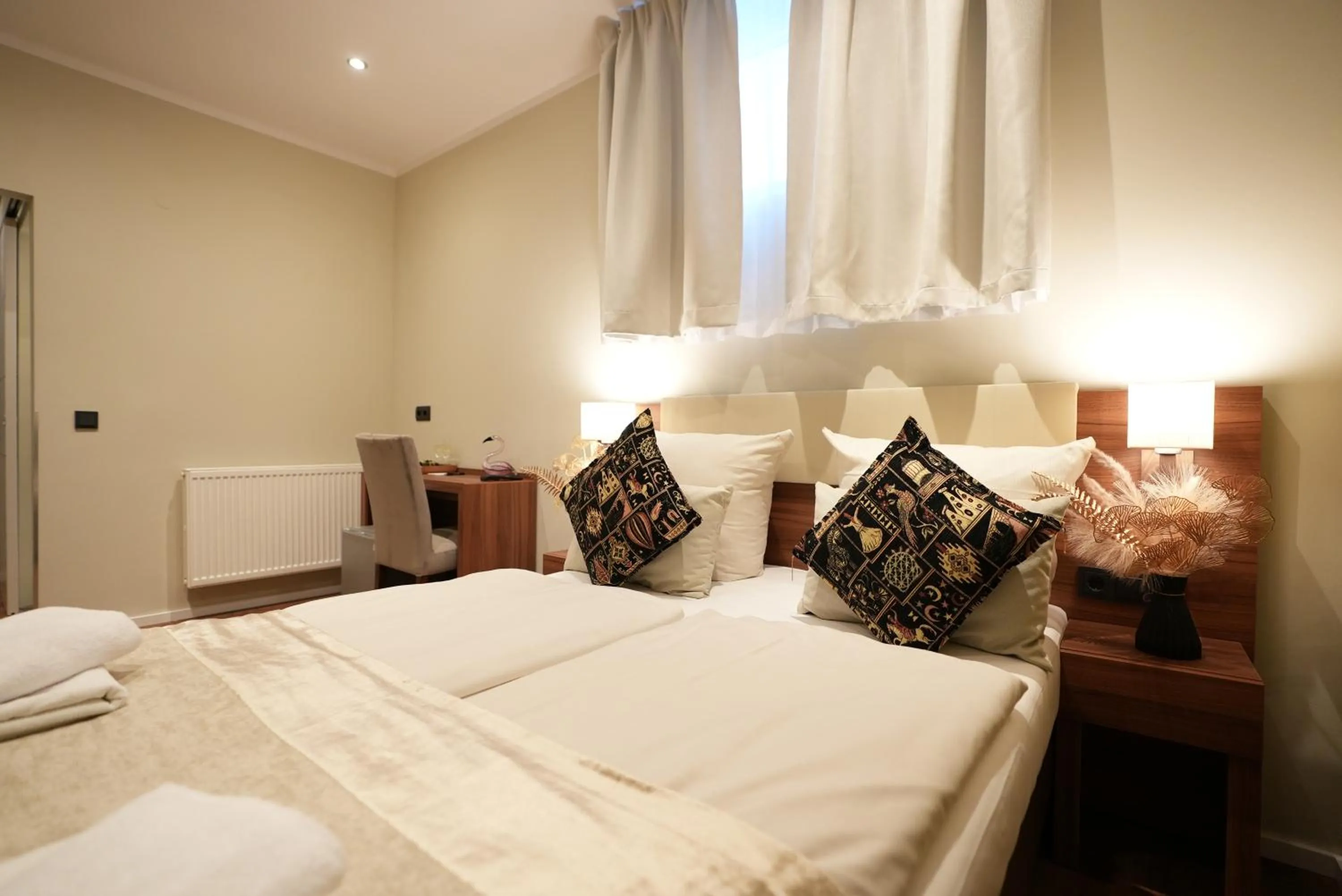 Bed in Hotel Attaché an der Messe