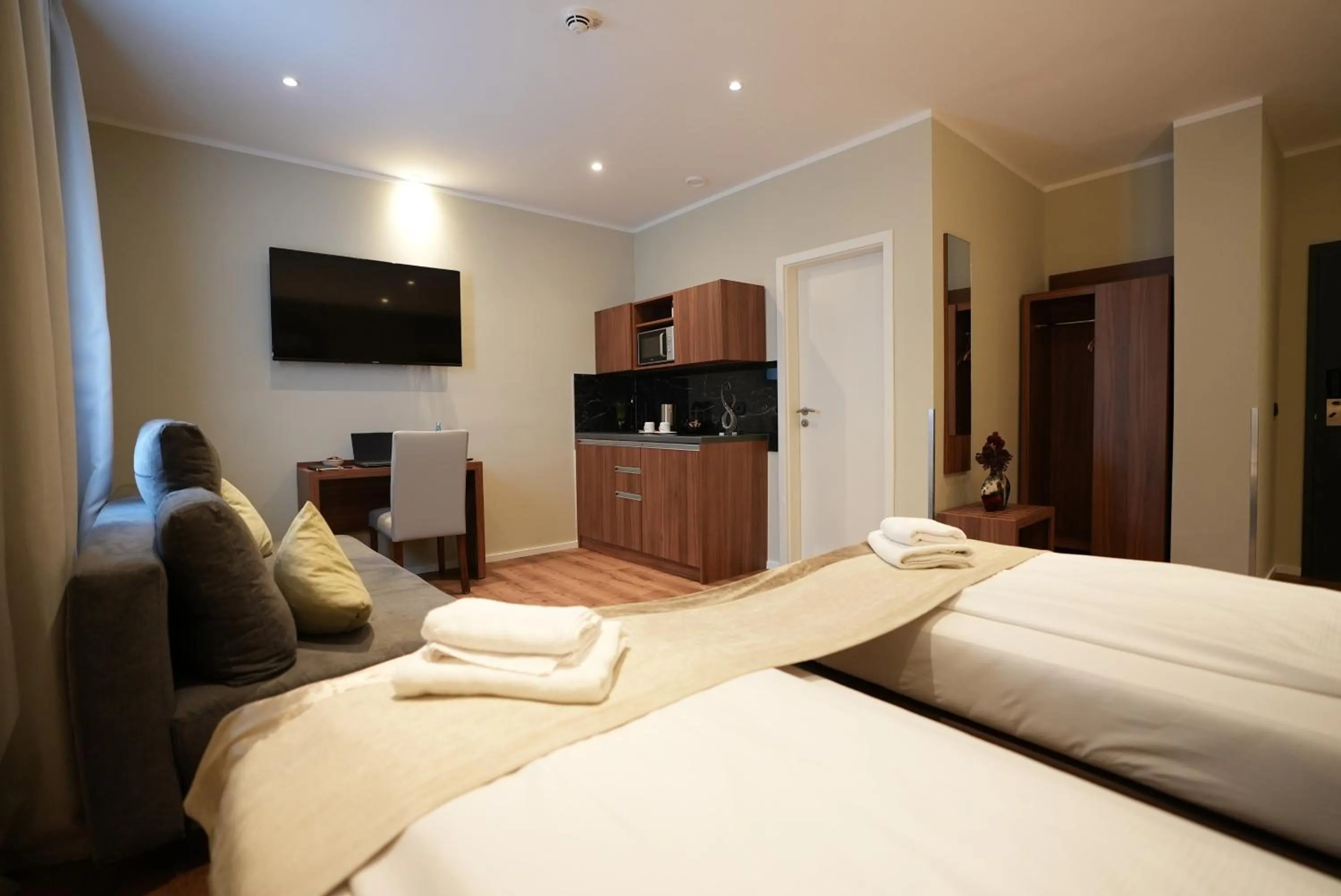 TV and multimedia, Bed in Hotel Attaché an der Messe