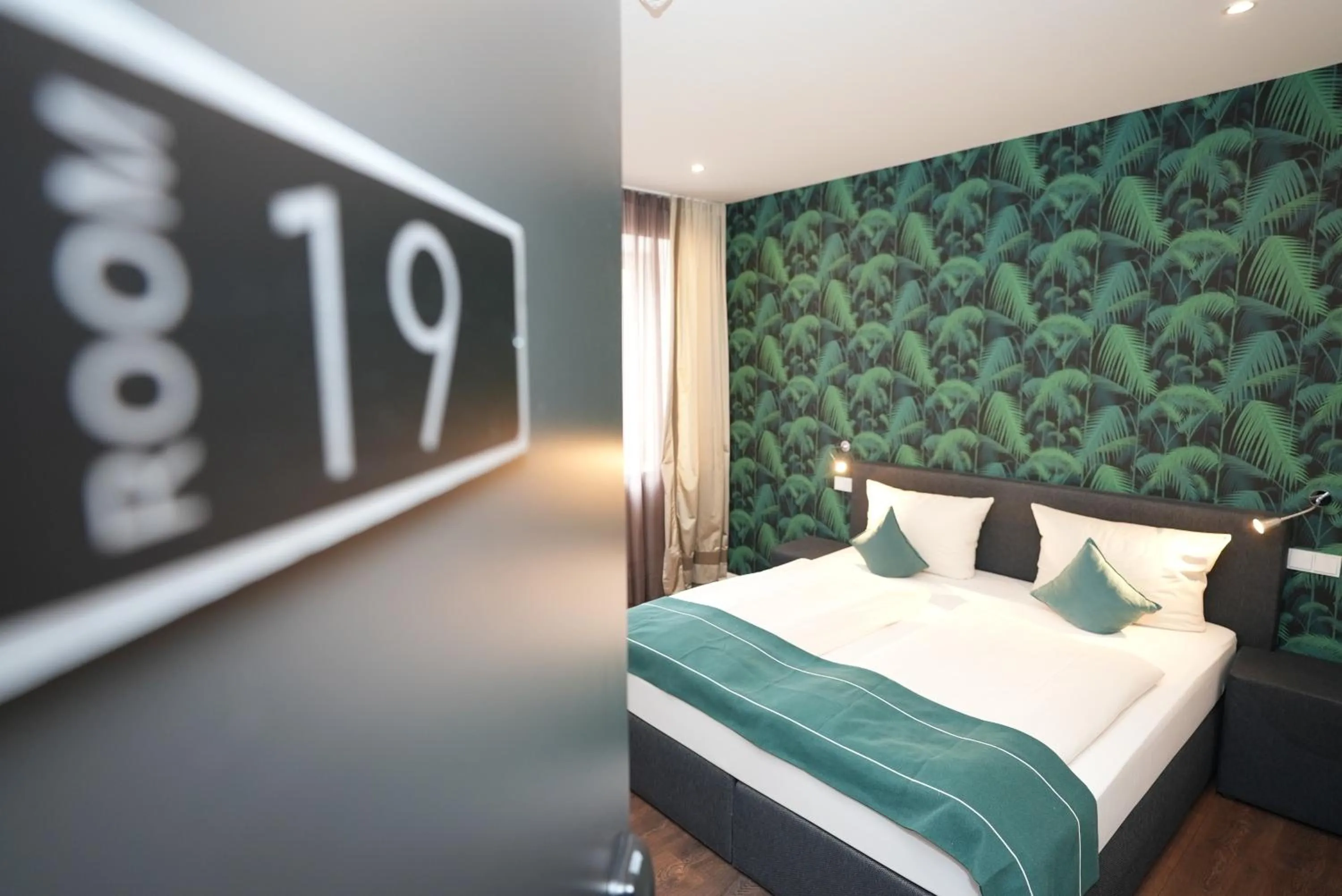 Bed in Hotel Attaché an der Messe