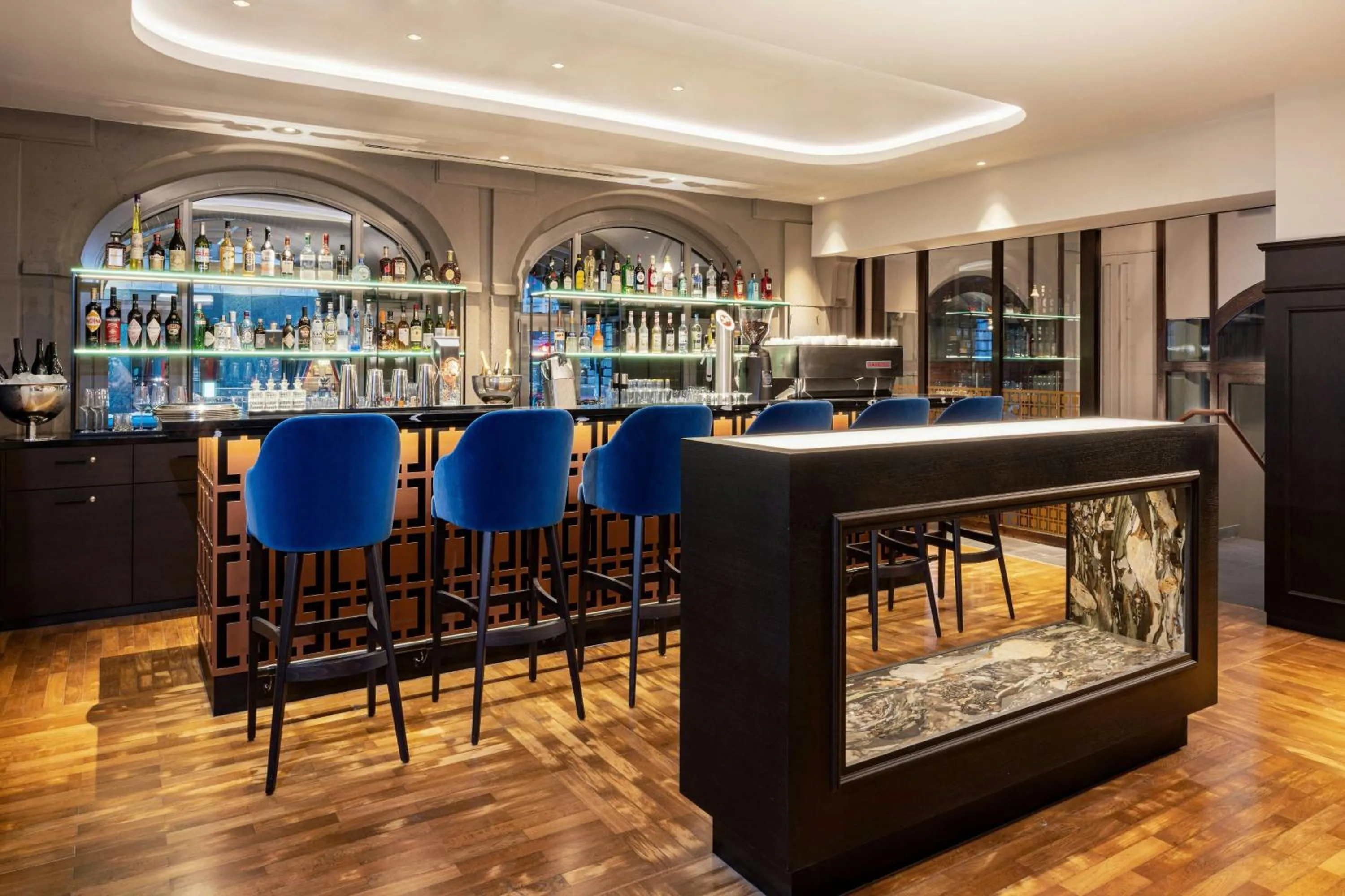 Lounge or bar in Hotel Luc, Autograph Collection
