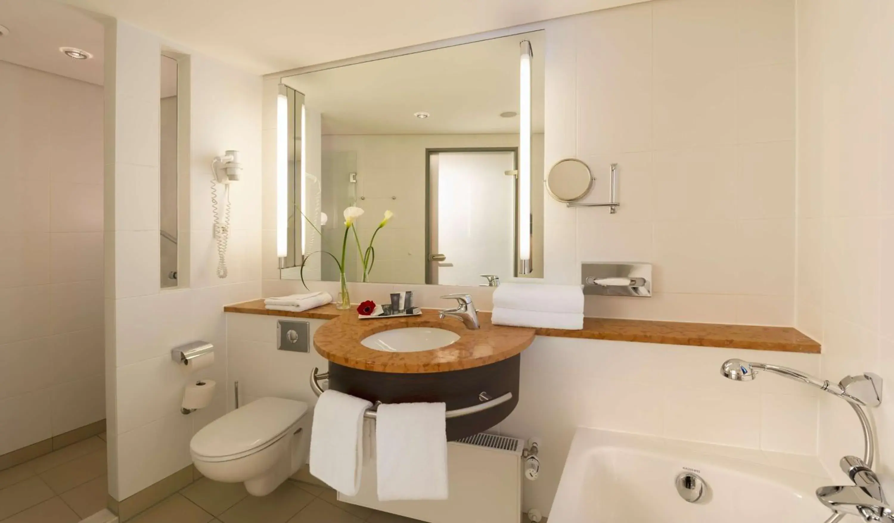 Comfort Double Room in Dorint An der Kongresshalle Augsburg Comfort Double Room in Dorint An der Kongresshalle Augsburg