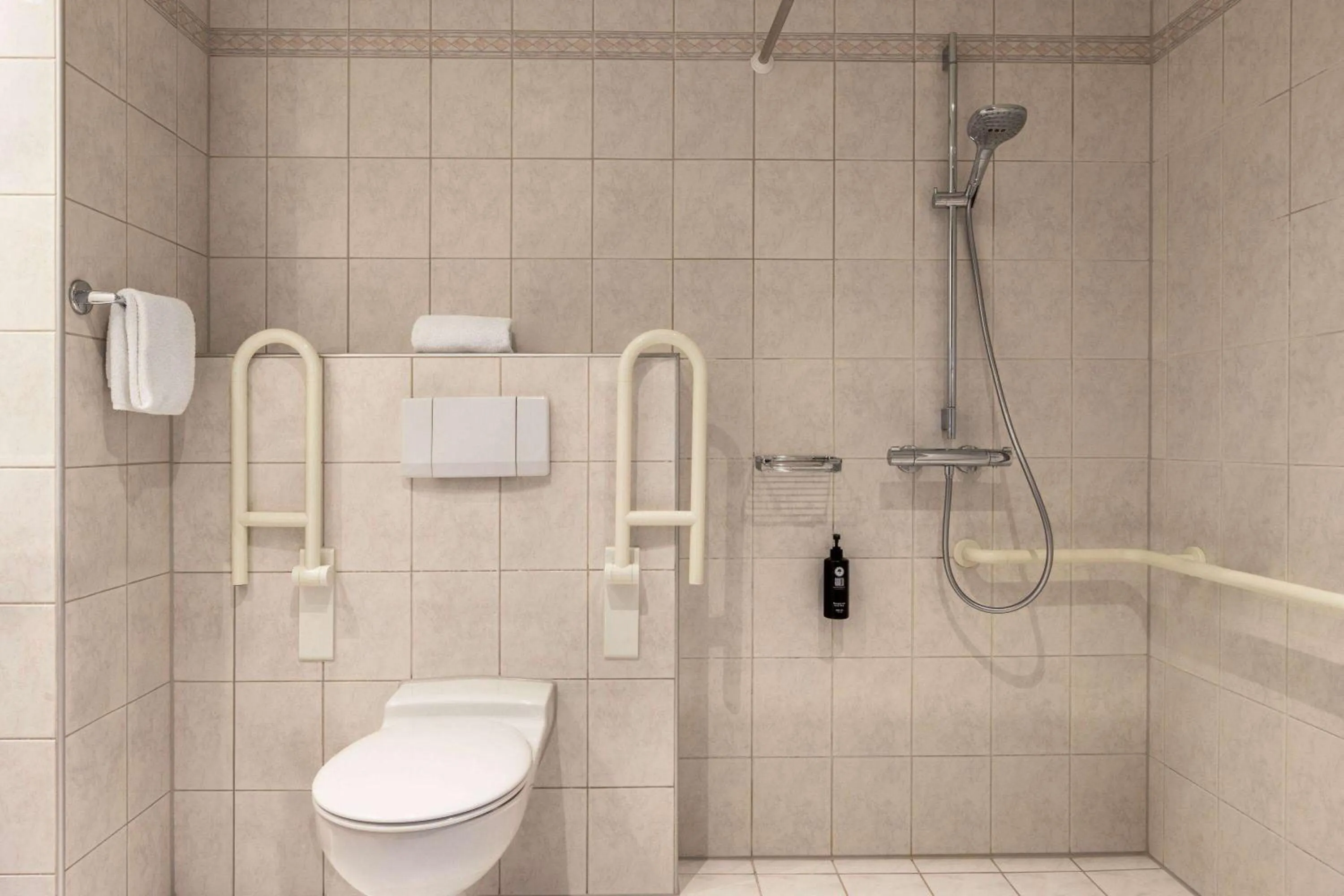 Shower in Vienna House Easy by Wyndham Coburg