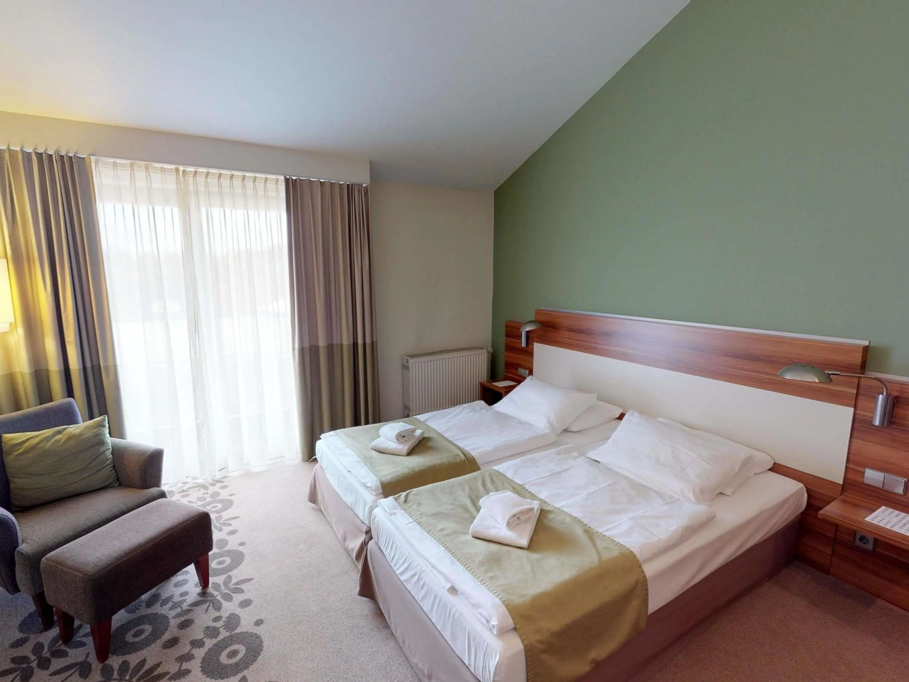 Bedroom, Bed in Mercure Tagungs- & Landhotel Krefeld