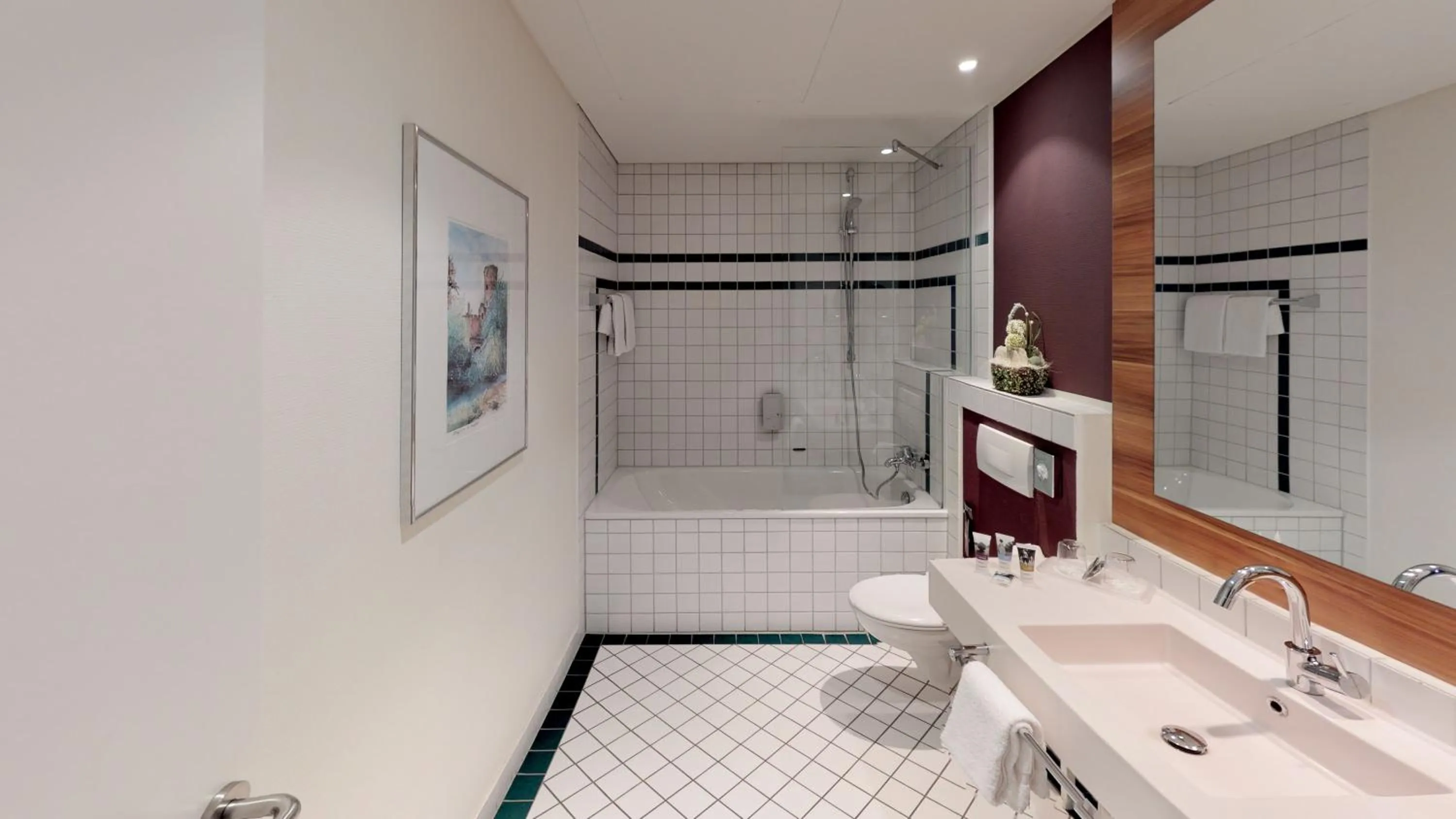 Bathroom in Mercure Tagungs- & Landhotel Krefeld