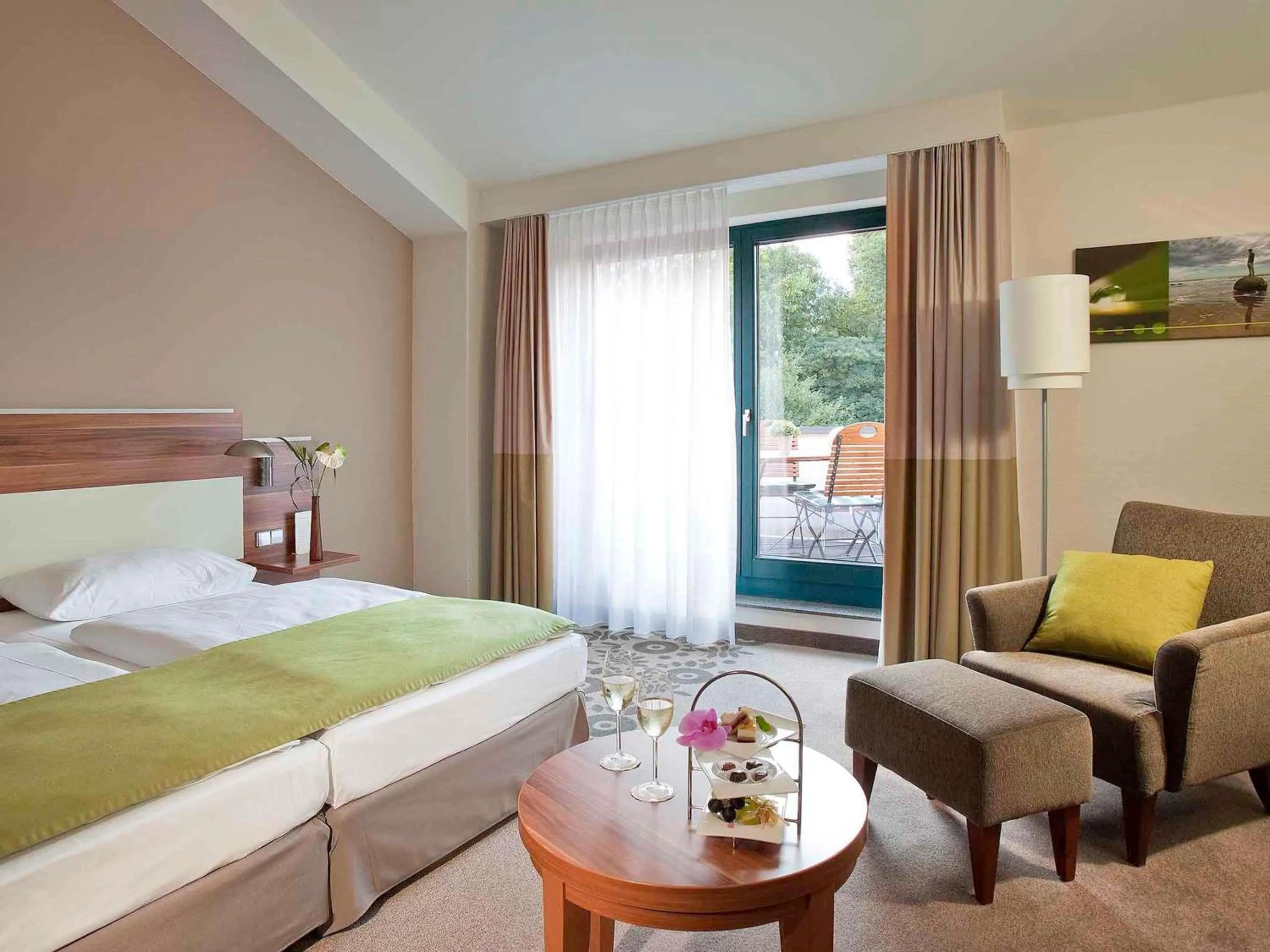 Bedroom, Bed in Mercure Tagungs- & Landhotel Krefeld