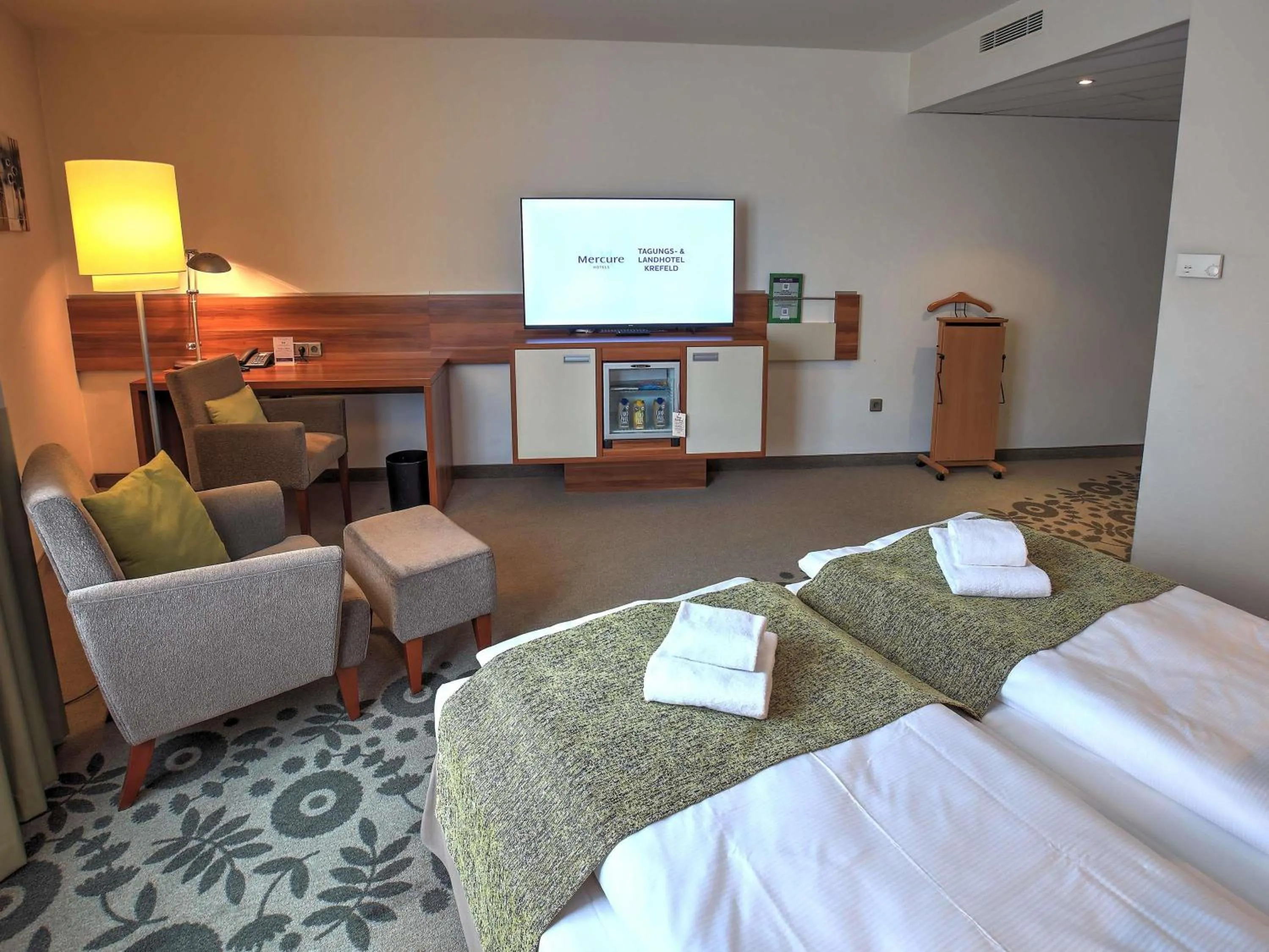 Bedroom, Bed in Mercure Tagungs- & Landhotel Krefeld