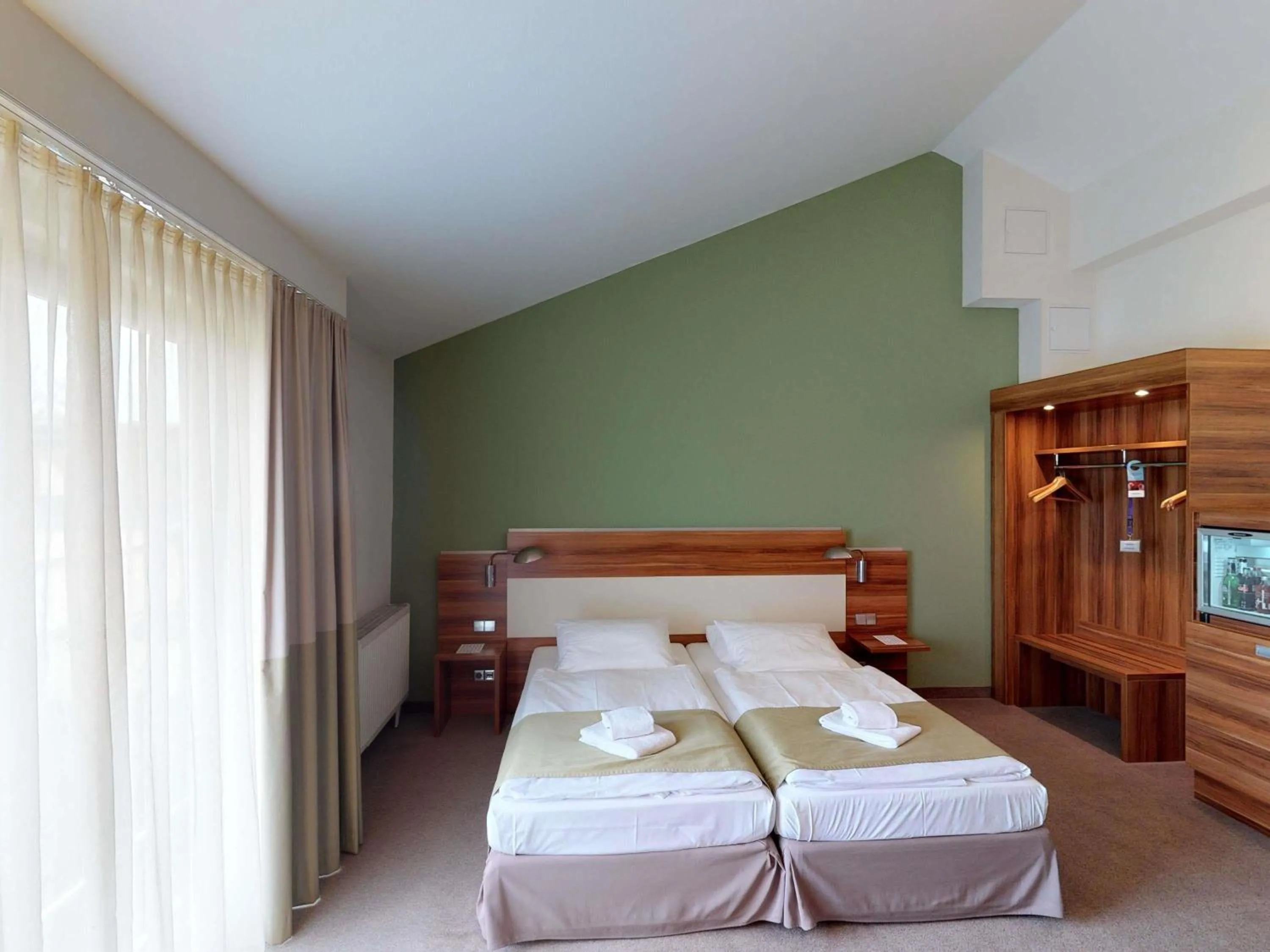 Bedroom, Bed in Mercure Tagungs- & Landhotel Krefeld