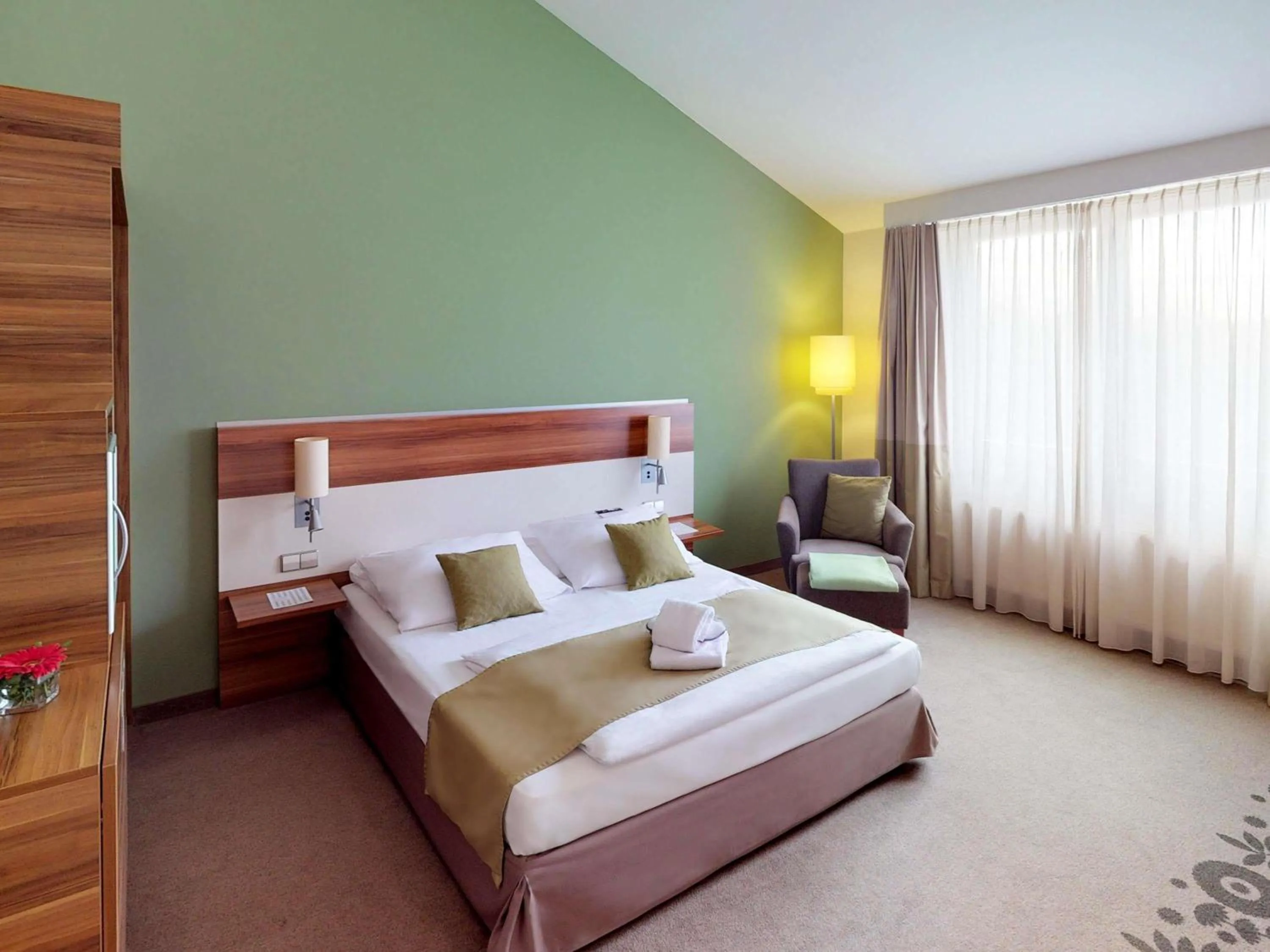 Bedroom, Bed in Mercure Tagungs- & Landhotel Krefeld