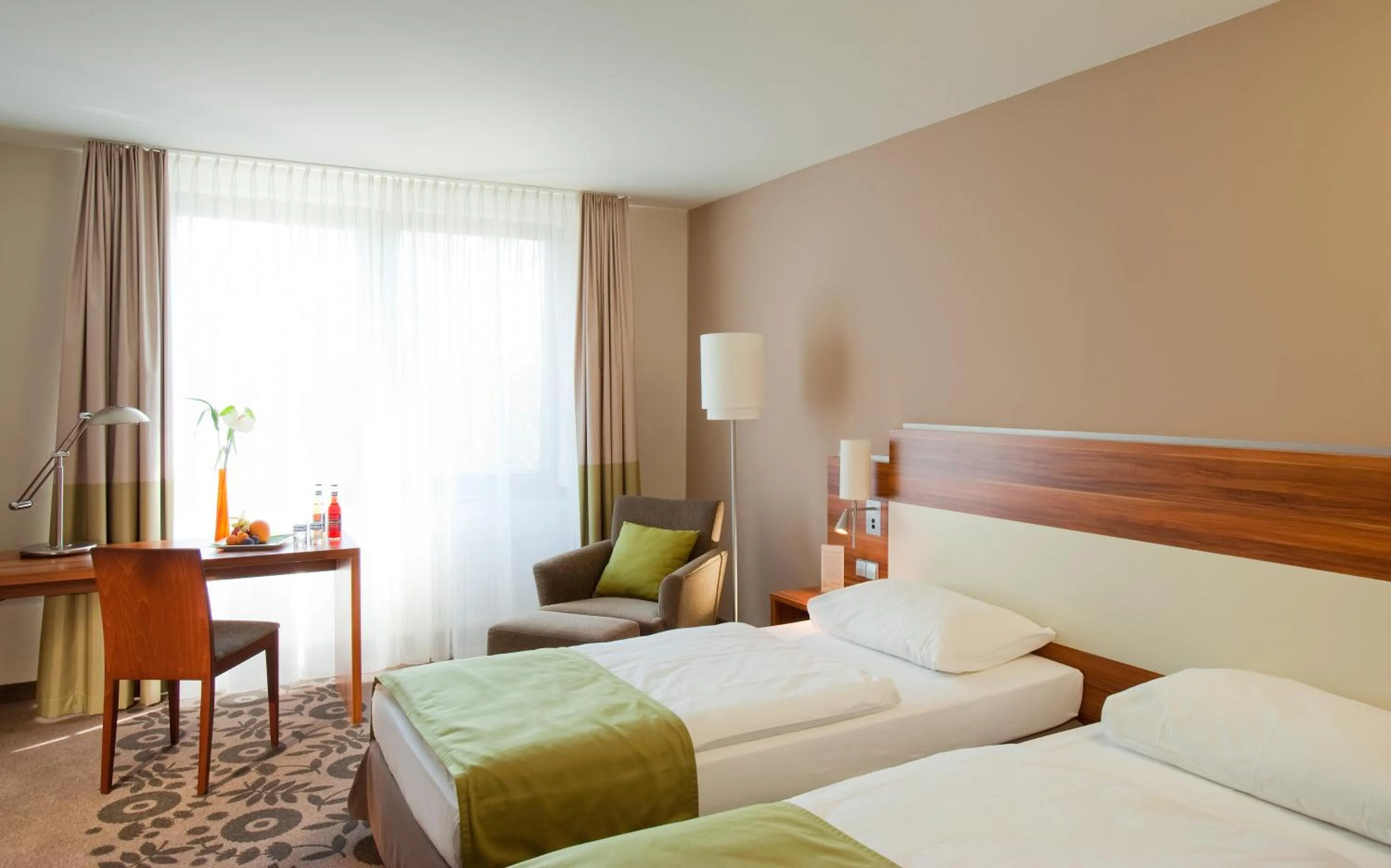 Photo of the whole room, Bed in Mercure Tagungs- & Landhotel Krefeld