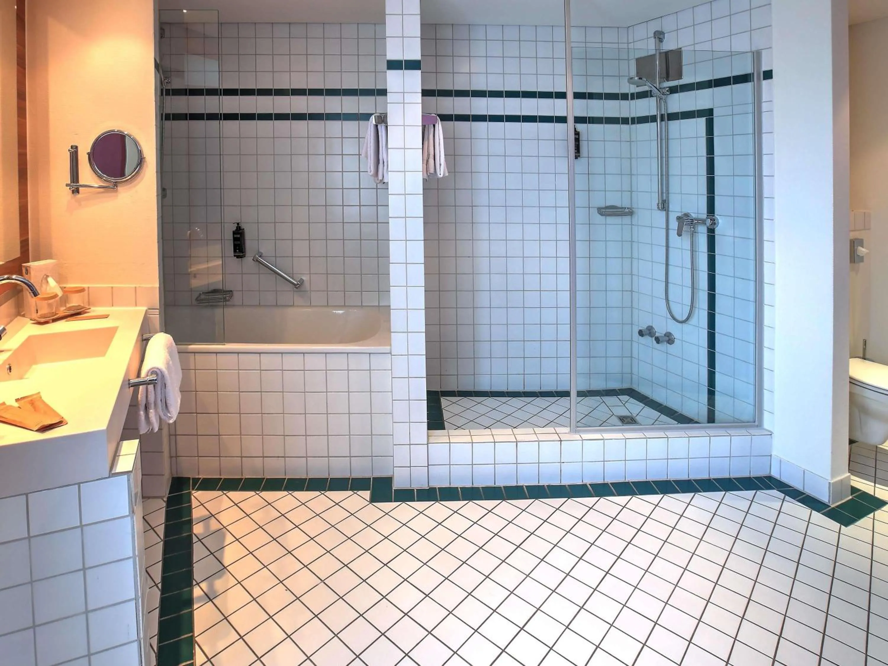 Bedroom in Mercure Tagungs- & Landhotel Krefeld