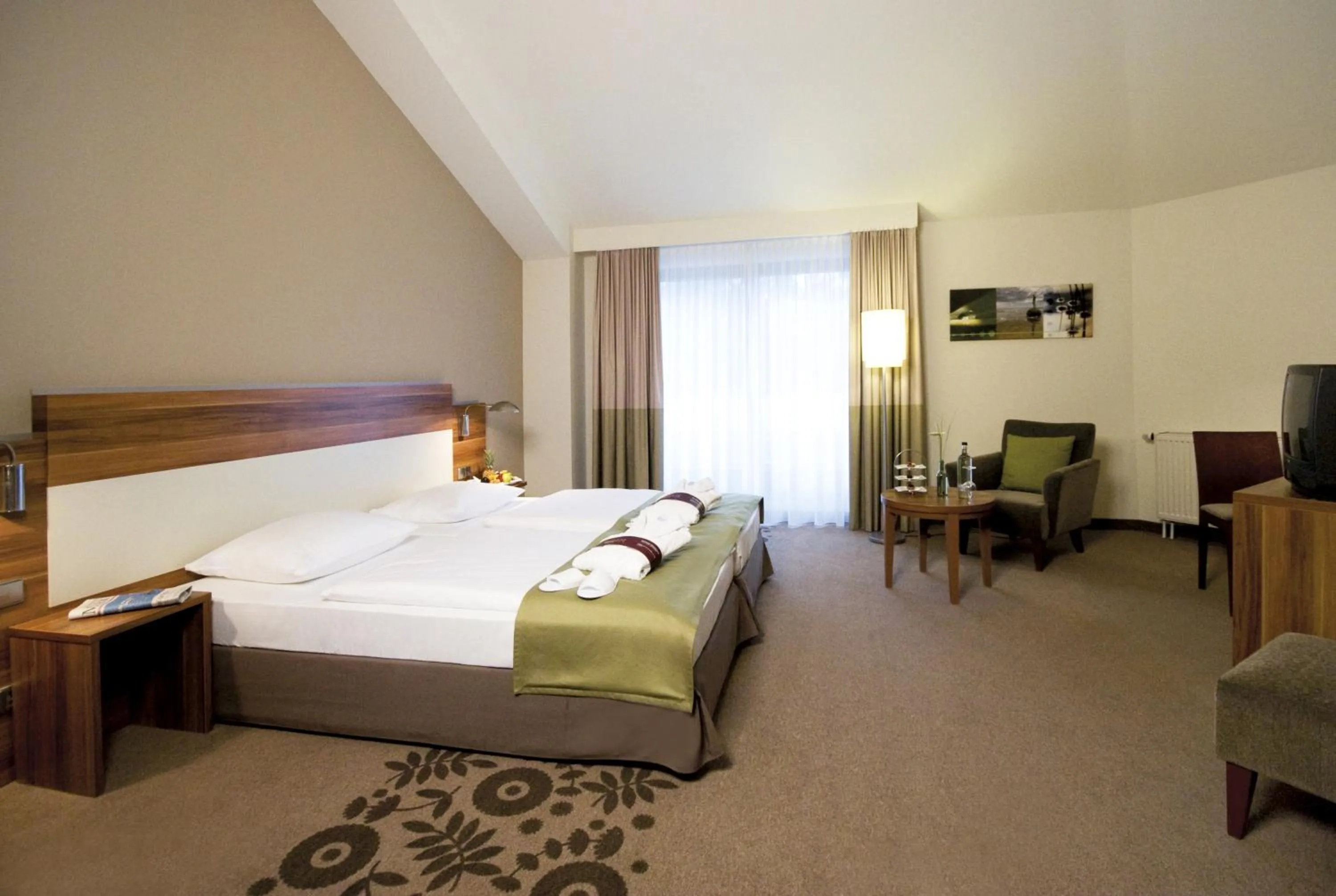 Bedroom, Bed in Mercure Tagungs- & Landhotel Krefeld