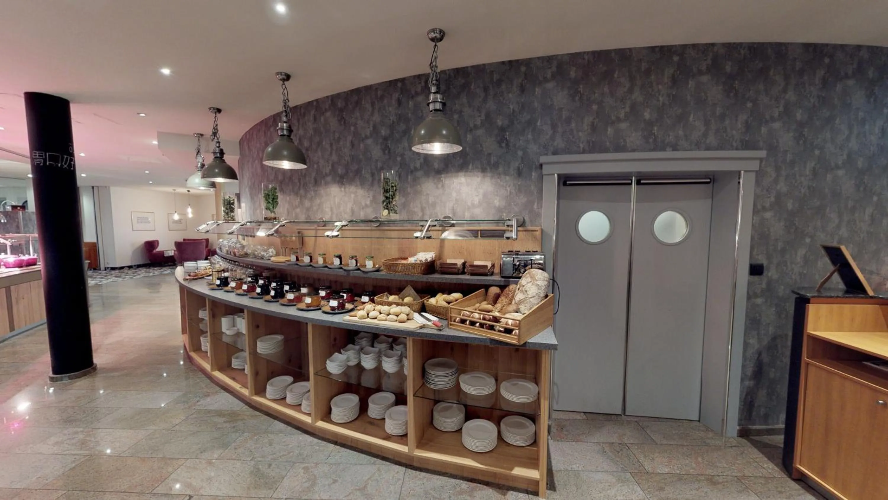 Buffet breakfast in Mercure Tagungs- & Landhotel Krefeld