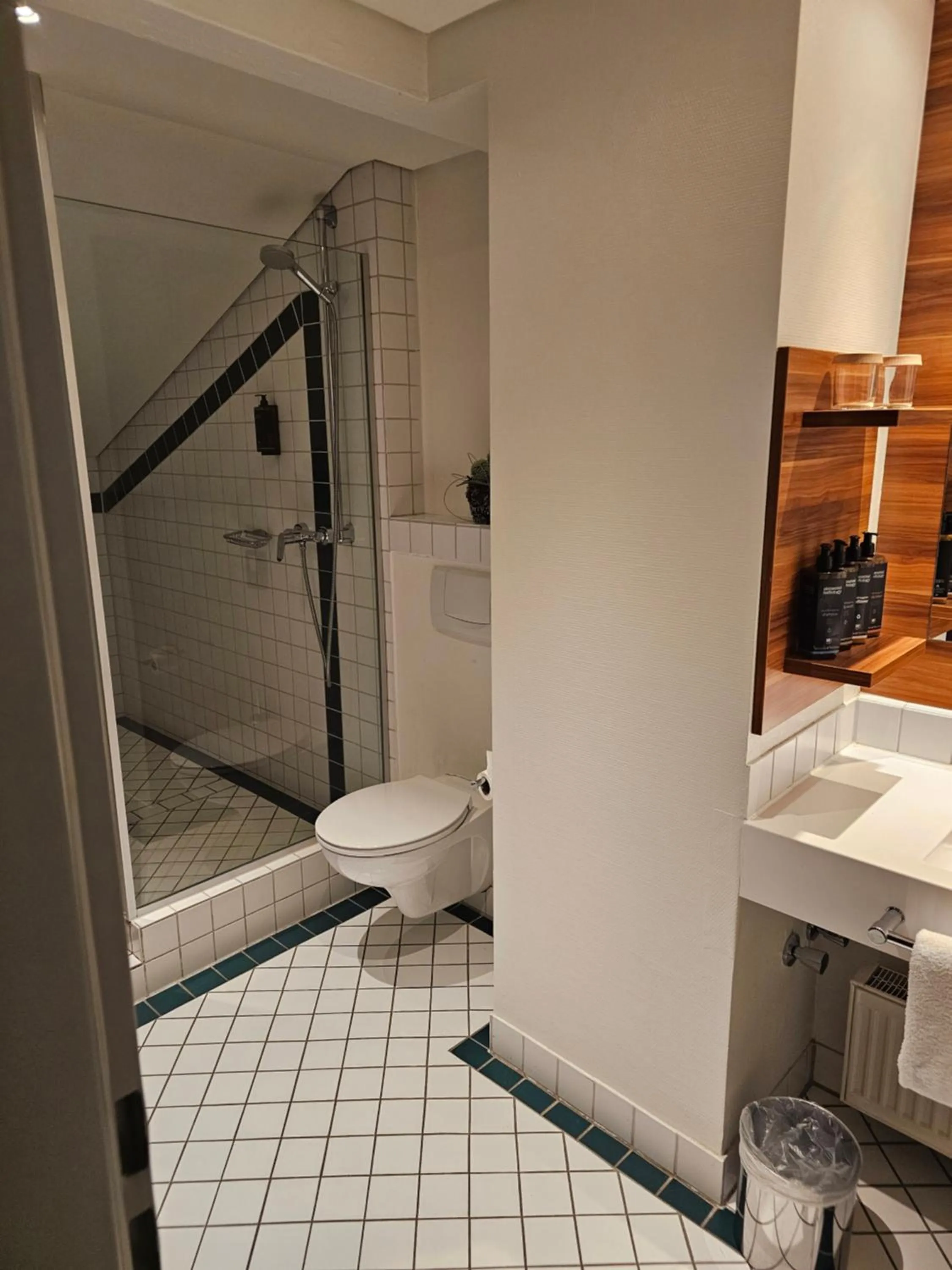 Bathroom in Mercure Tagungs- & Landhotel Krefeld