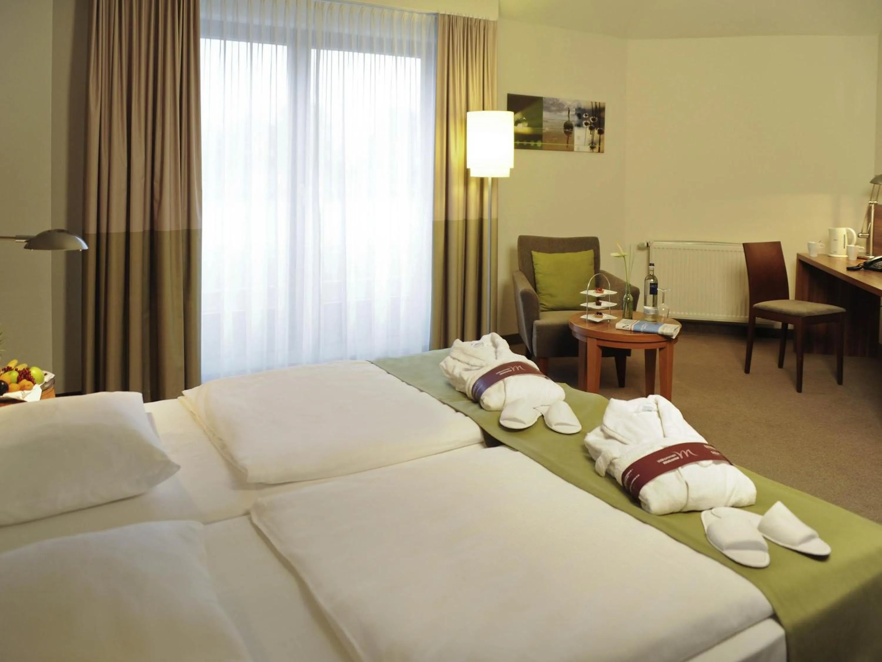 Bedroom, Bed in Mercure Tagungs- & Landhotel Krefeld