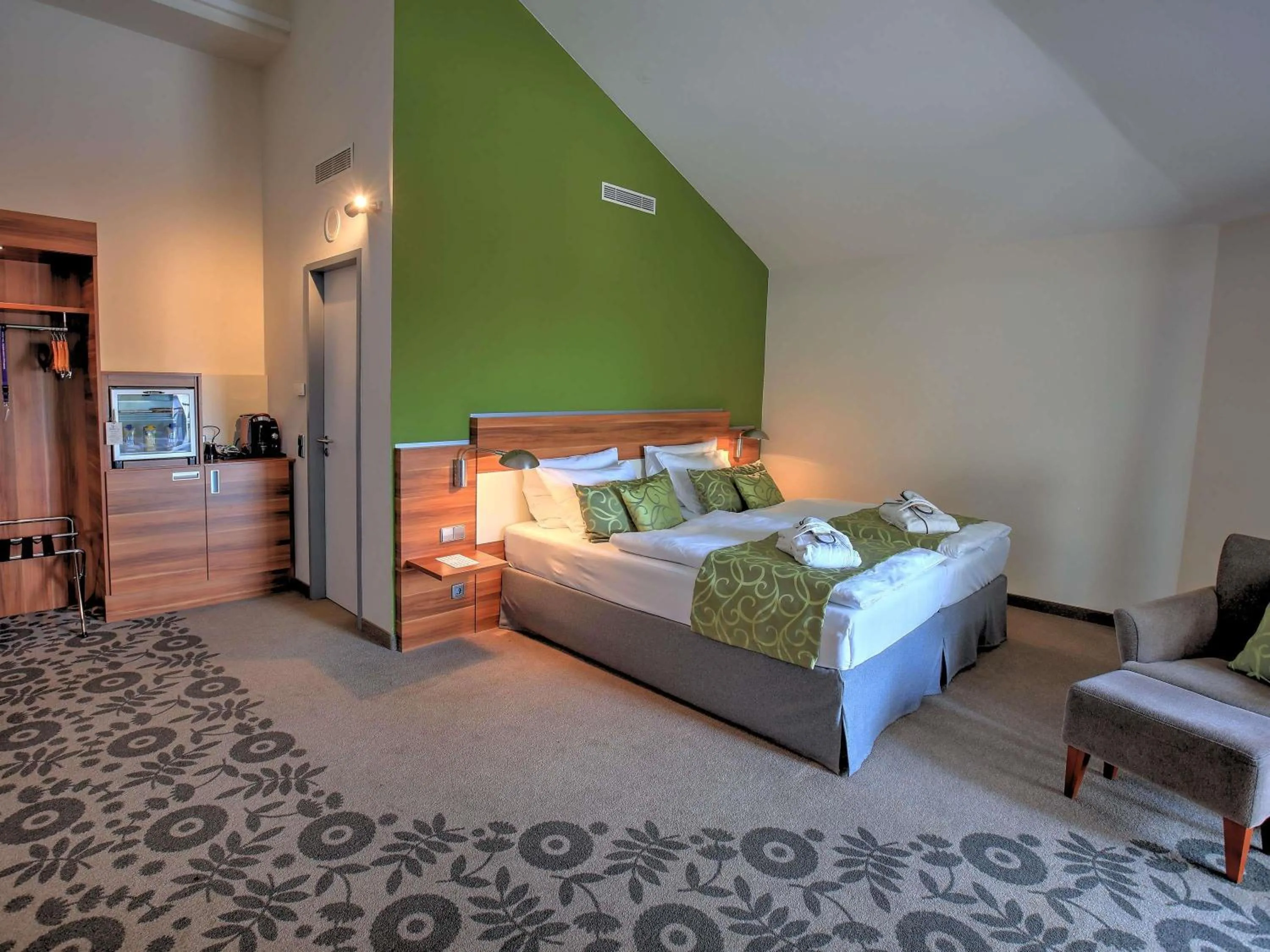 Bedroom, Bed in Mercure Tagungs- & Landhotel Krefeld