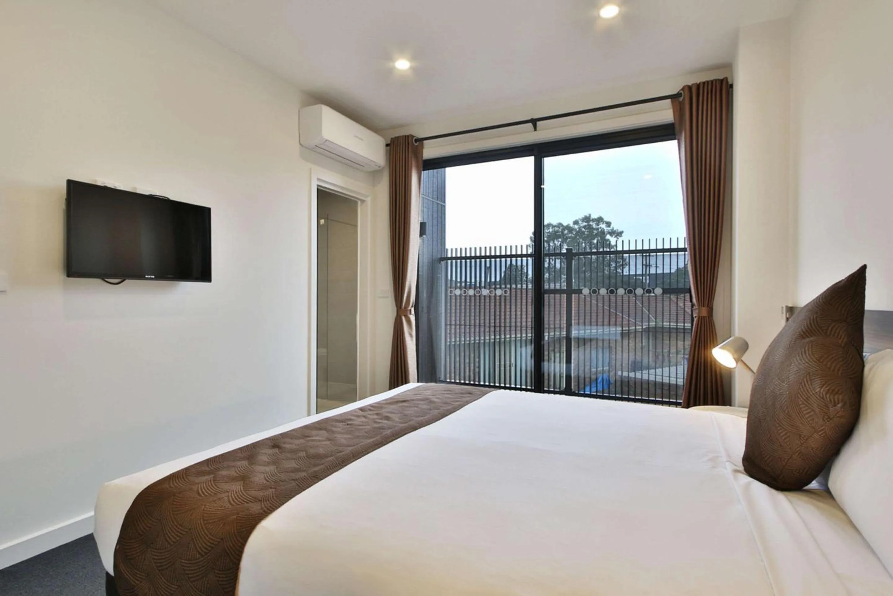 Photo of the whole room, Bed in Quality Apartments Dandenong