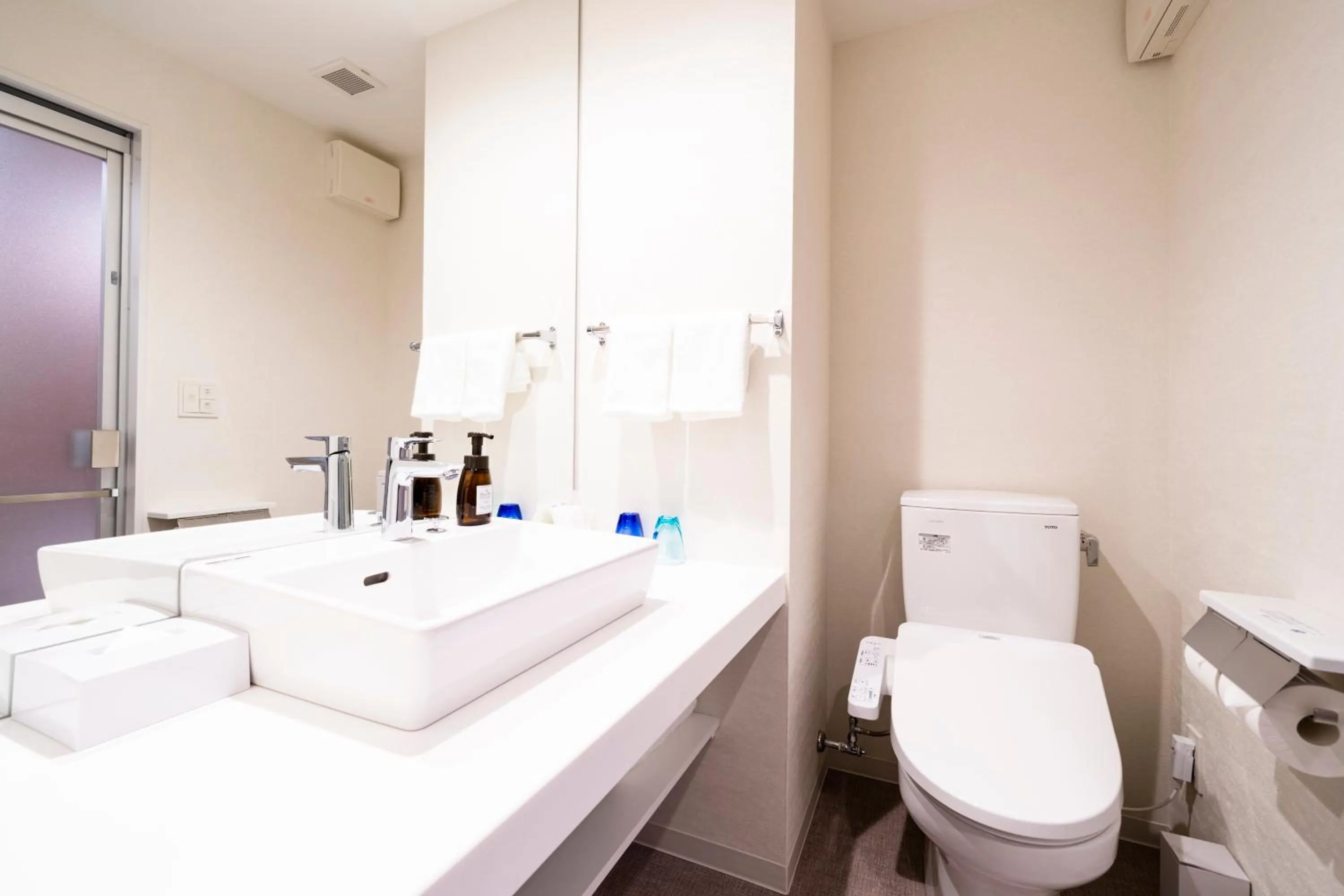 Shower in Hotel Torifito Miyakojima Resort