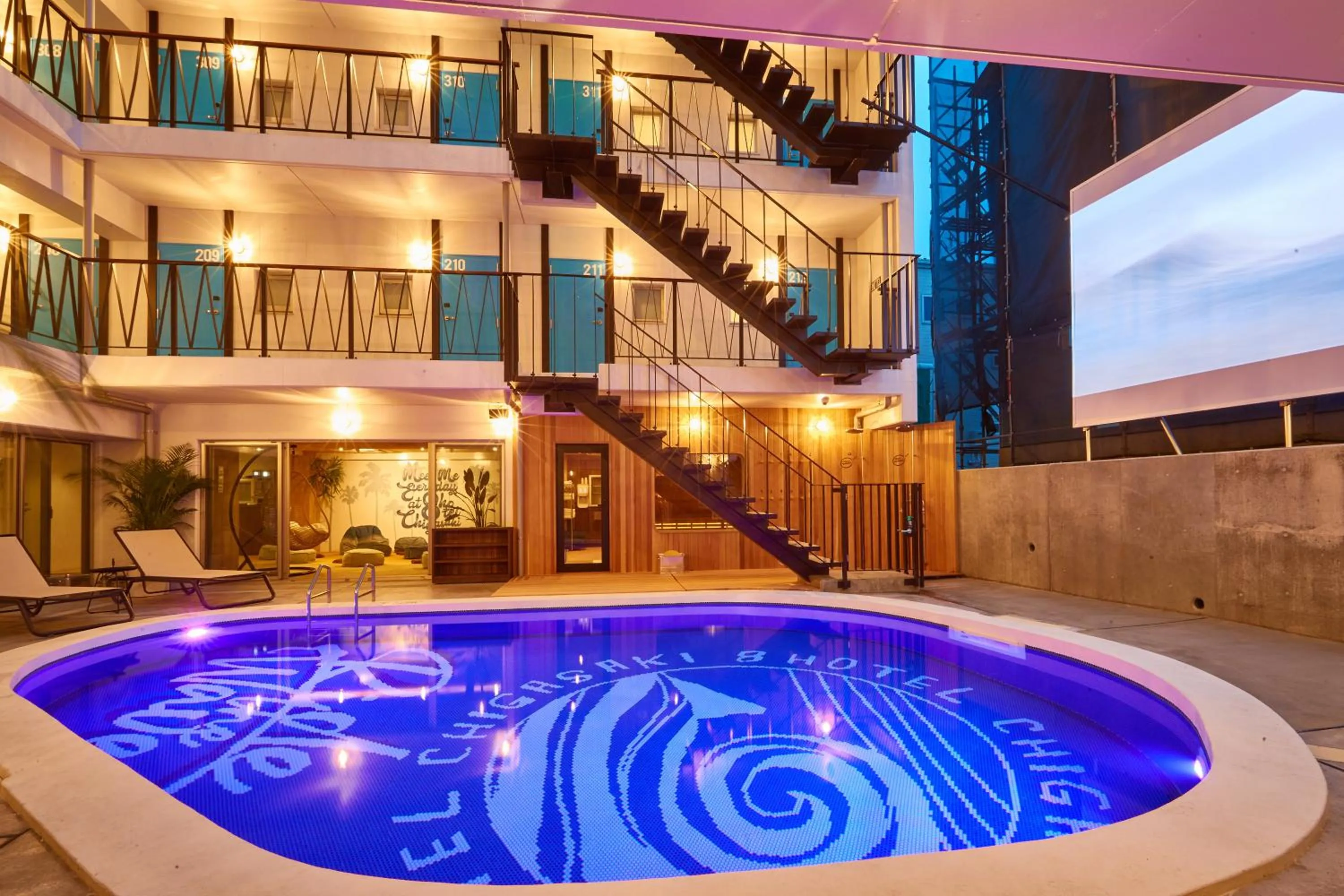 Night in 8HOTEL Chigasaki