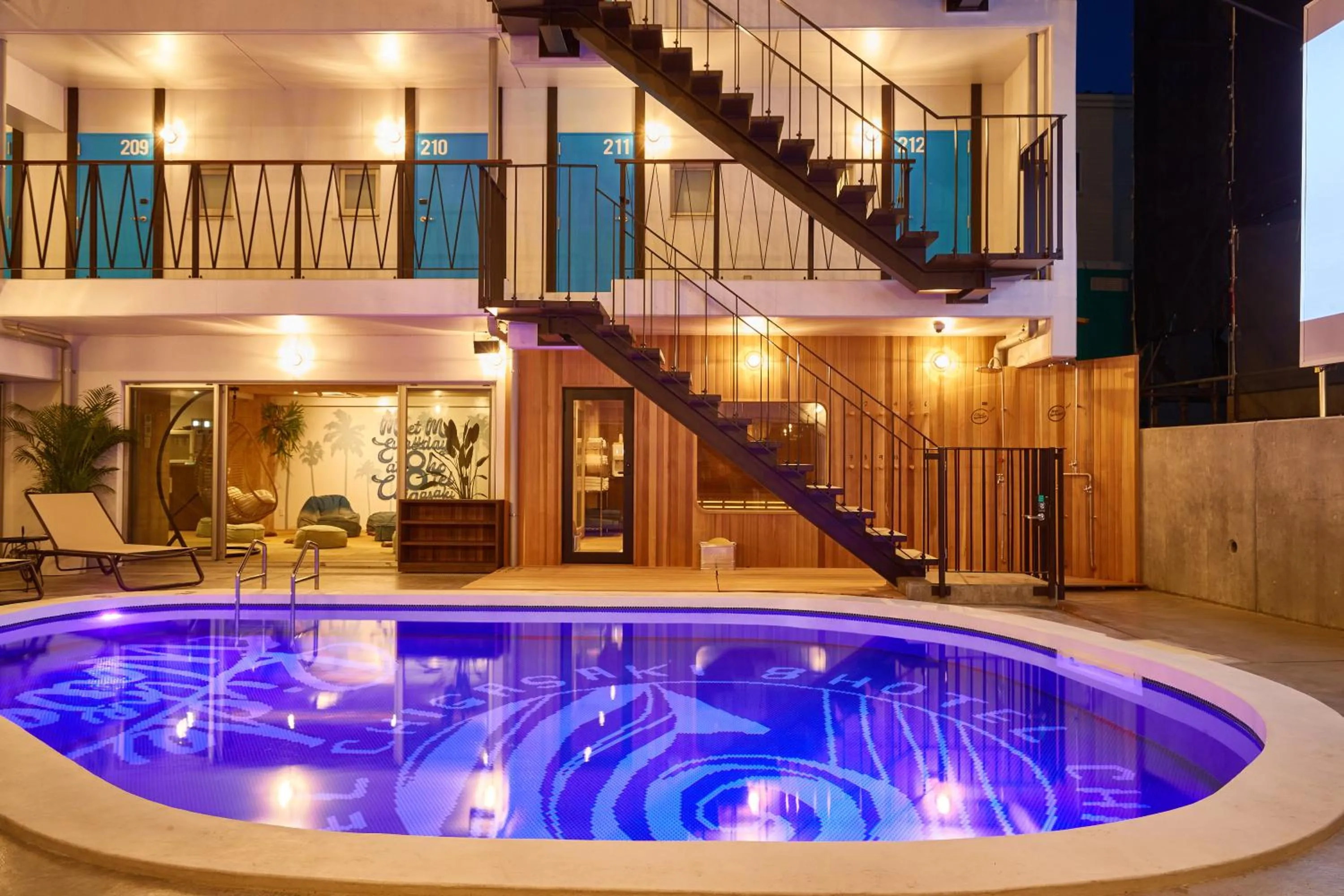 Night in 8HOTEL Chigasaki