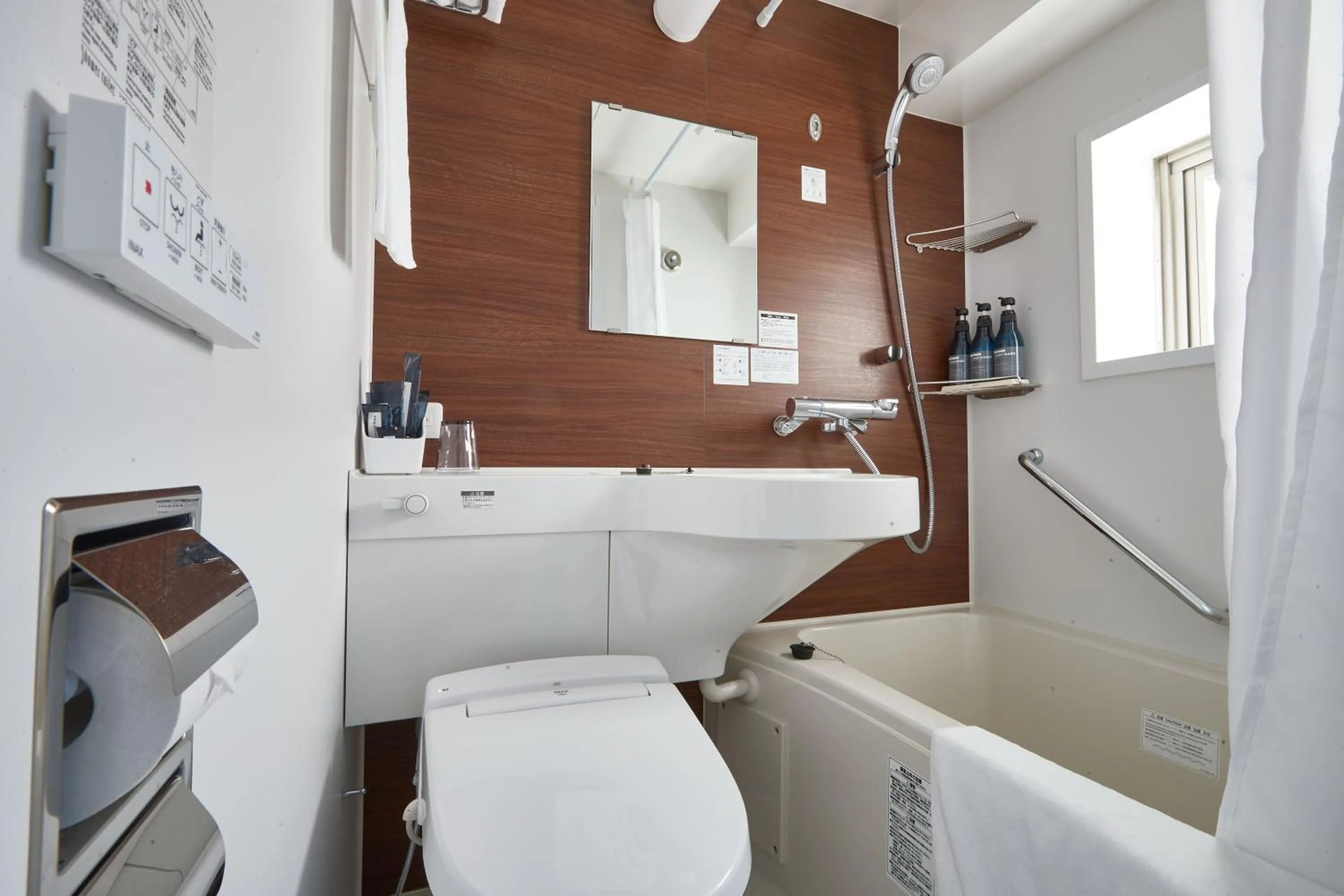 Shower in 8HOTEL Chigasaki