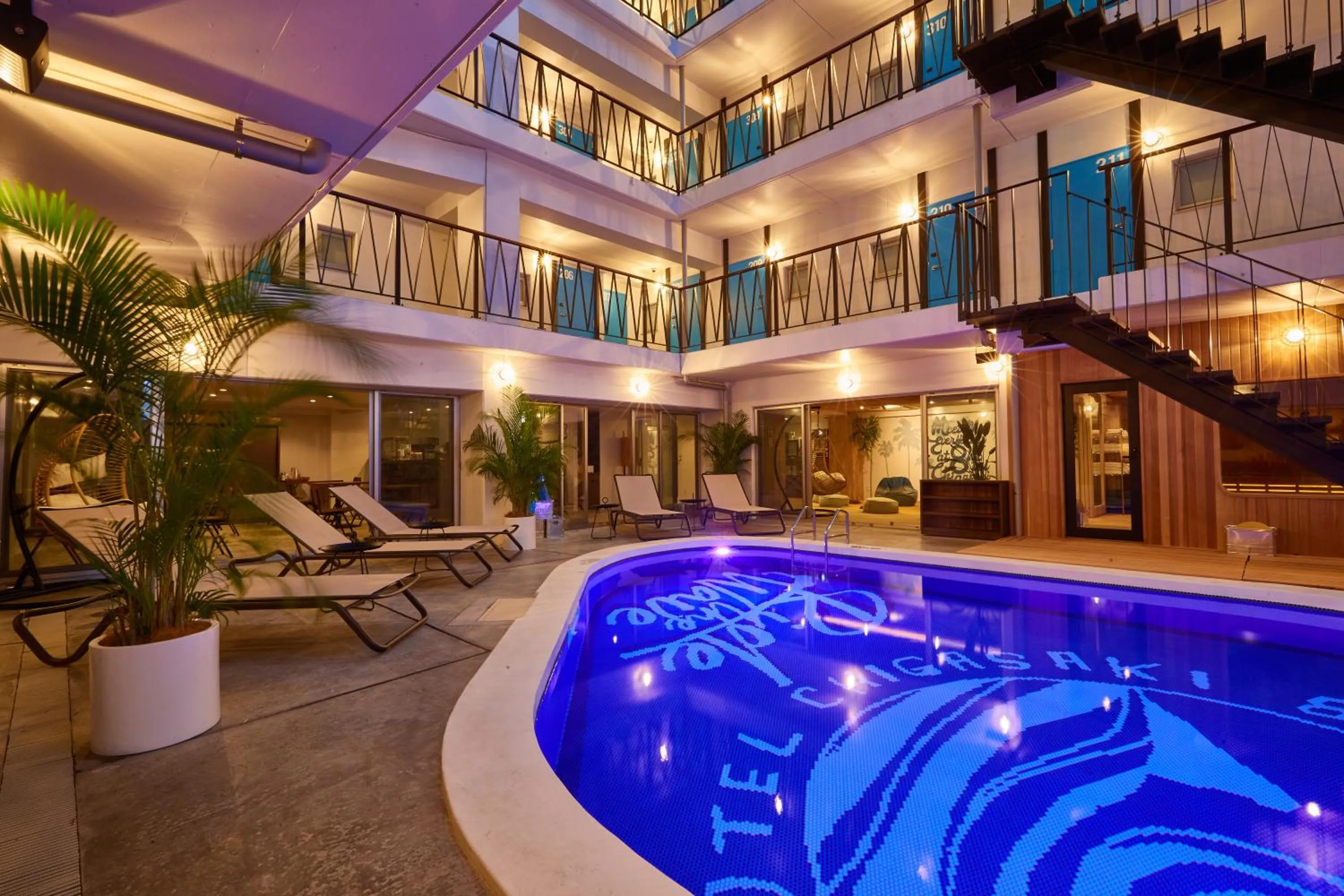 Night in 8HOTEL Chigasaki