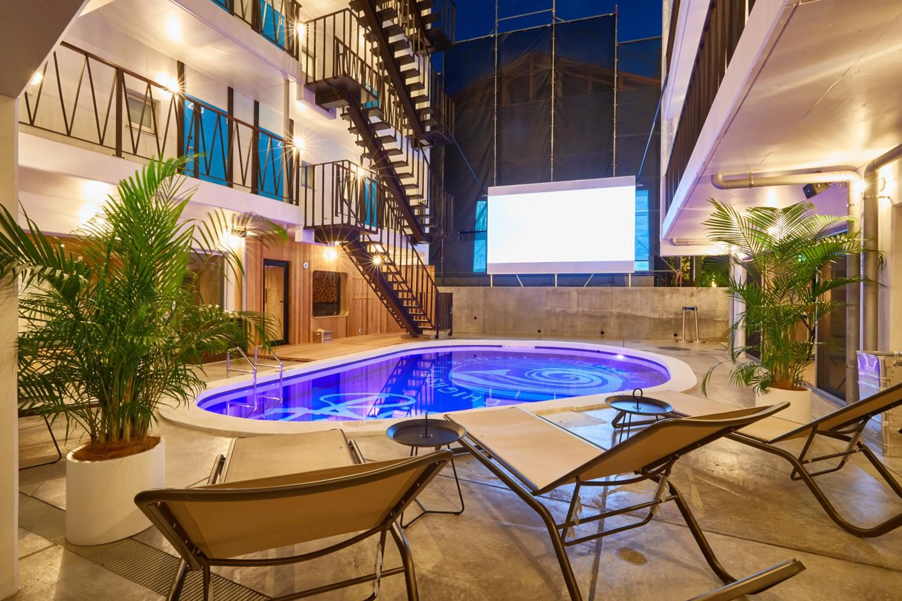 Night in 8HOTEL Chigasaki