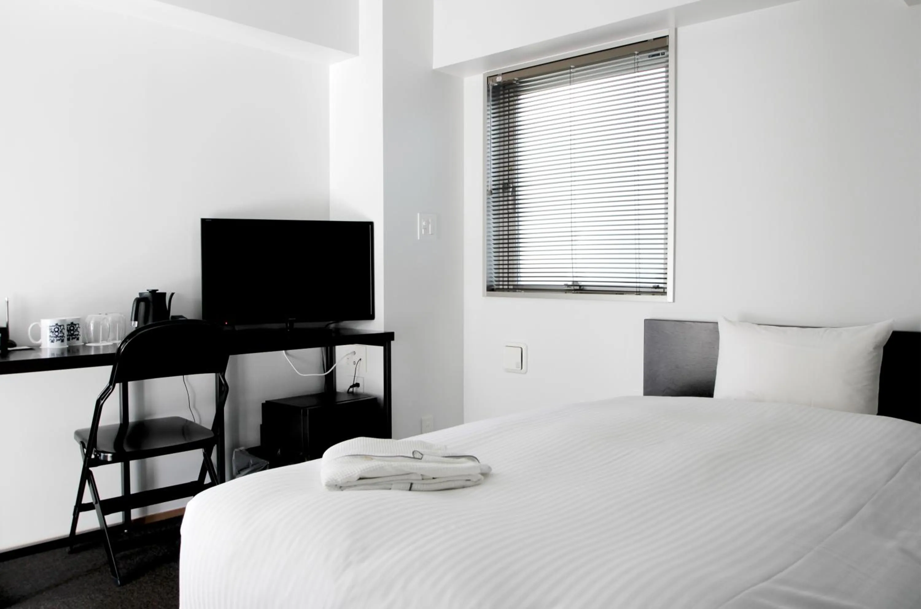 Communal lounge/ TV room in 8HOTEL Chigasaki