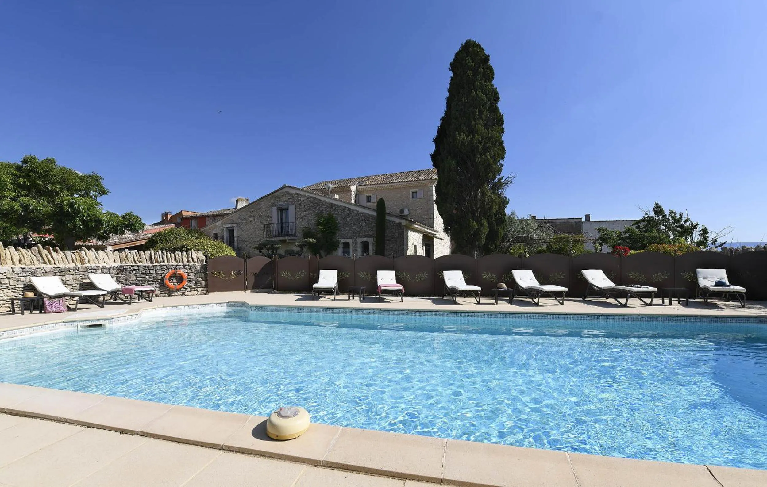 Pool view in Bastide des Demoiselles