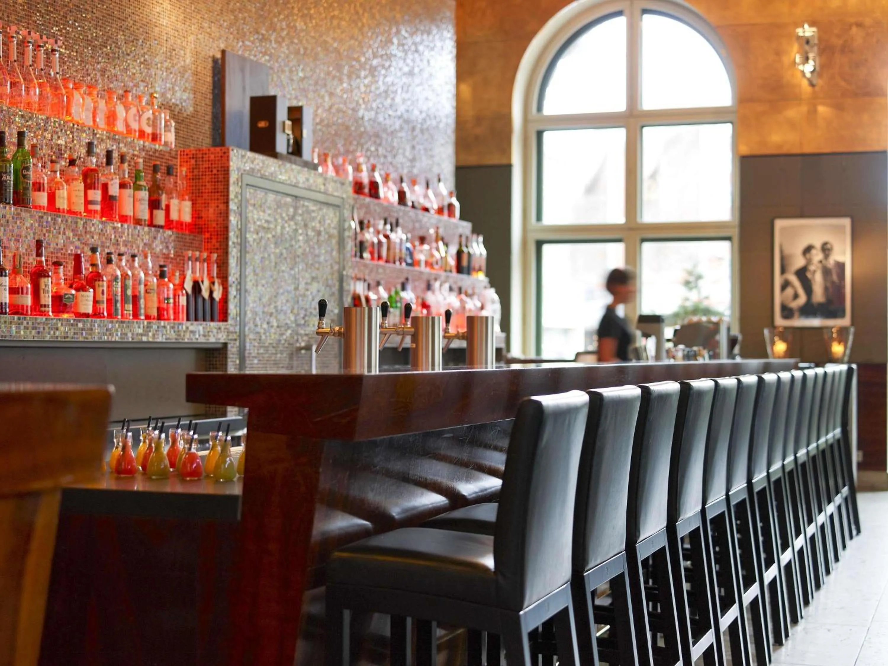 Lounge or bar in Sofitel Munich Bayerpost