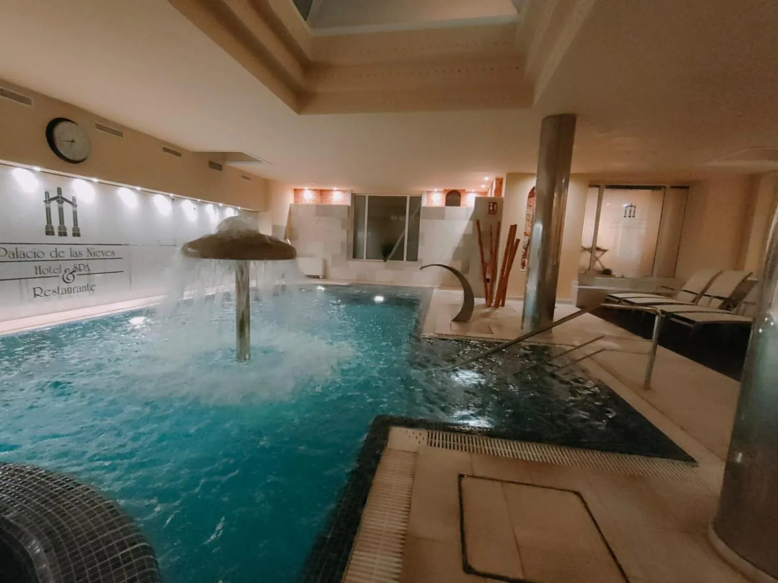 Hot Tub in Hotel Arcea Palacio de las Nieves