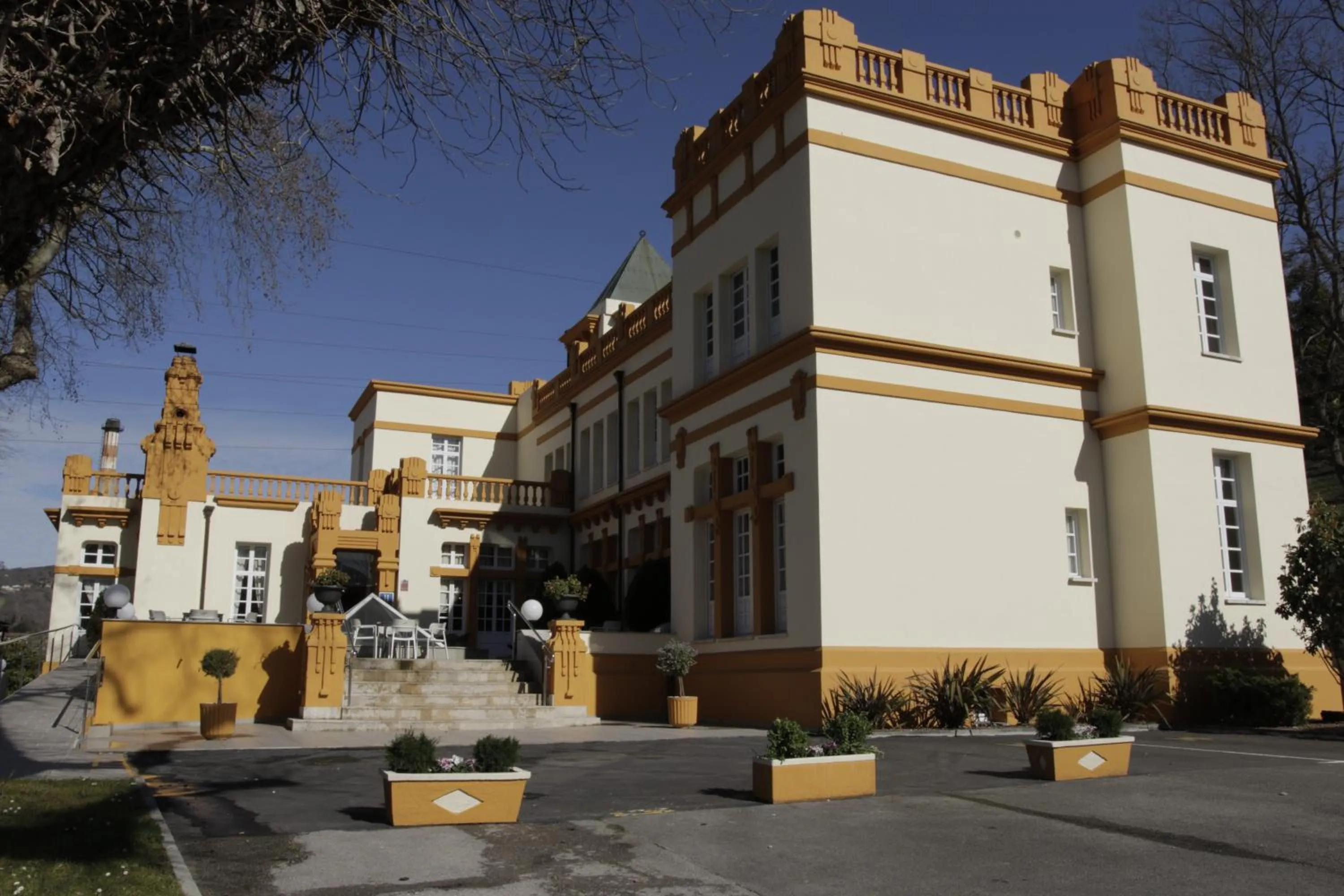 Property building in Hotel Arcea Palacio de las Nieves