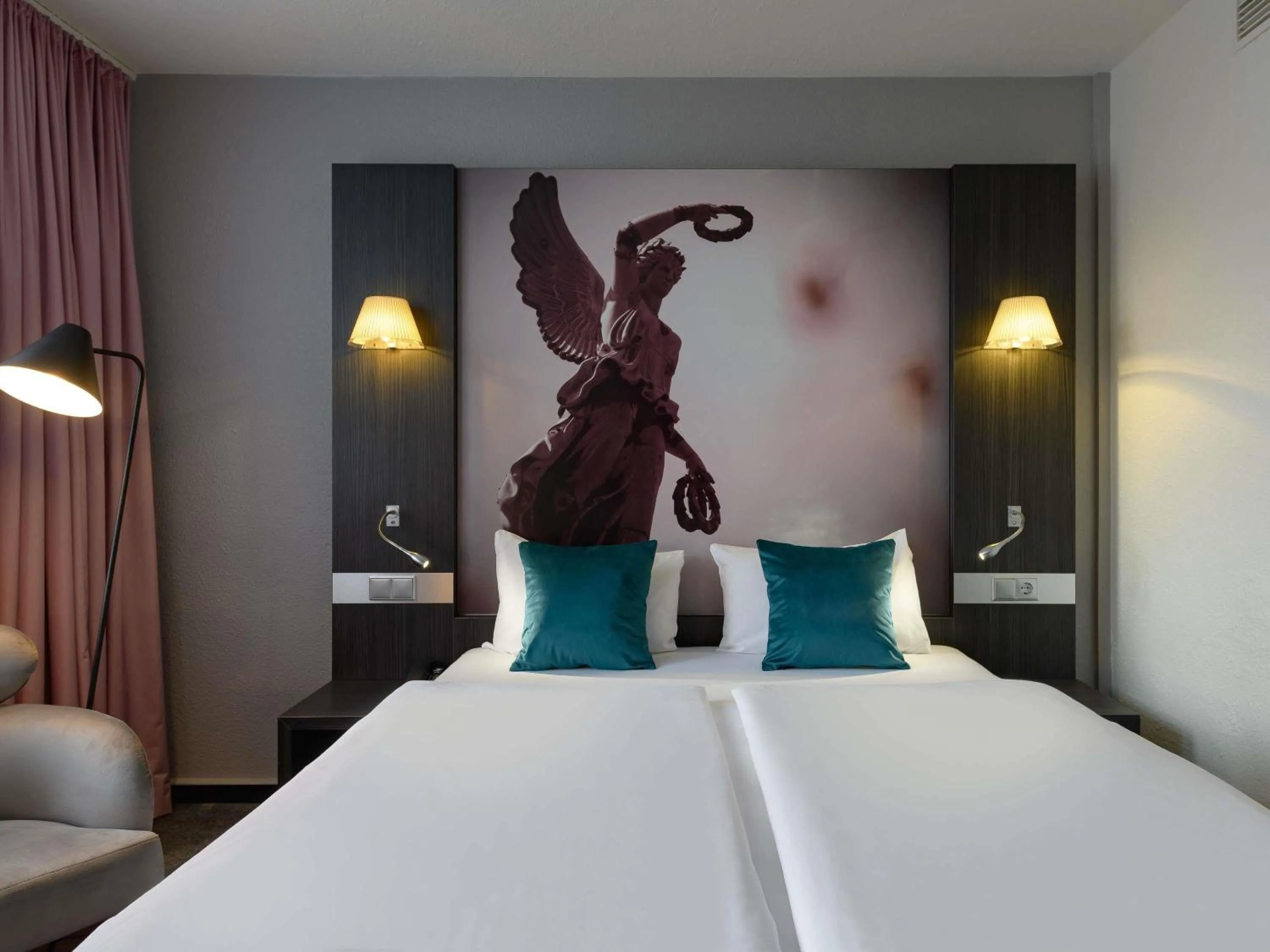 Bedroom, Bed in Mercure Hotel Hannover City