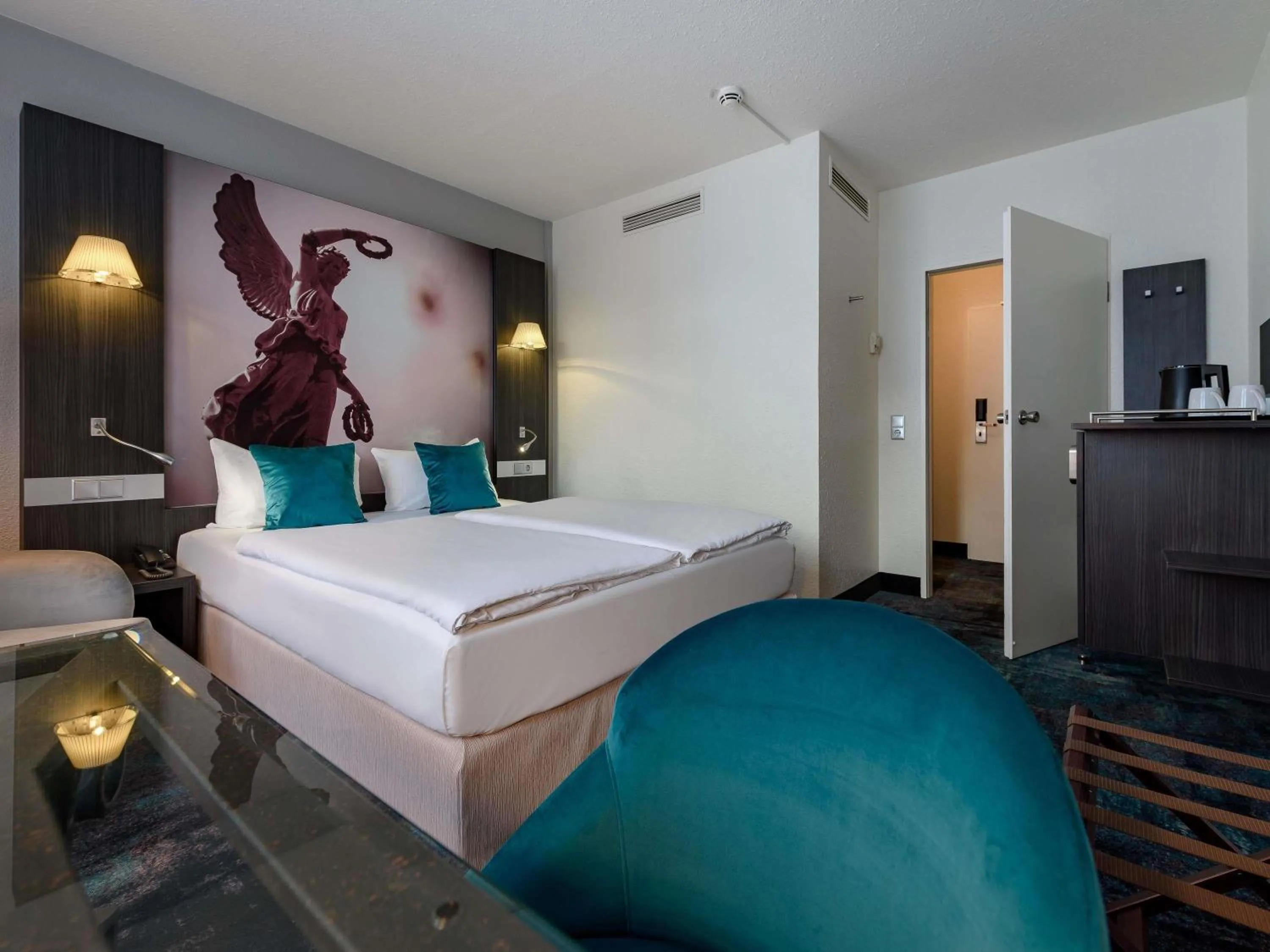 Bedroom, Bed in Mercure Hotel Hannover City