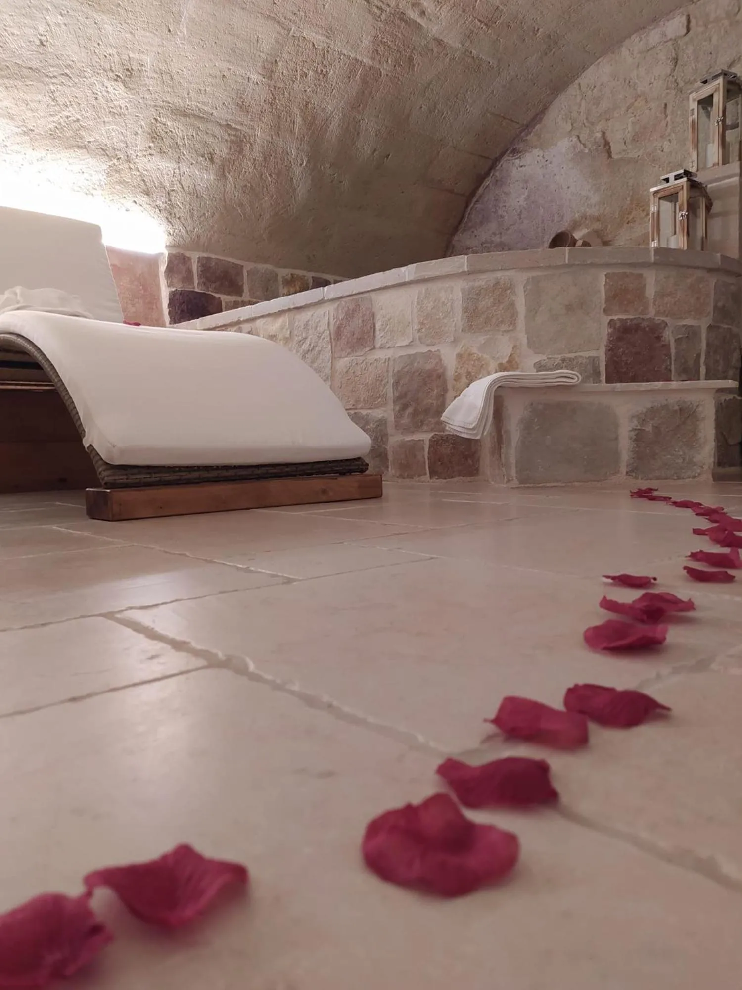 Swimming pool, Bed in La Dimora del Principe