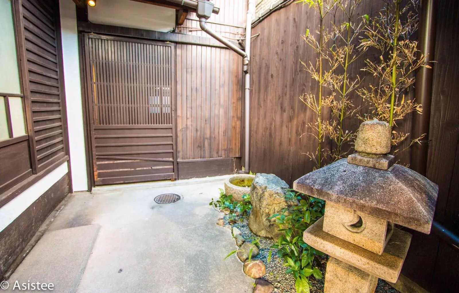 On site in Sanjyomisasagi Umenotoan