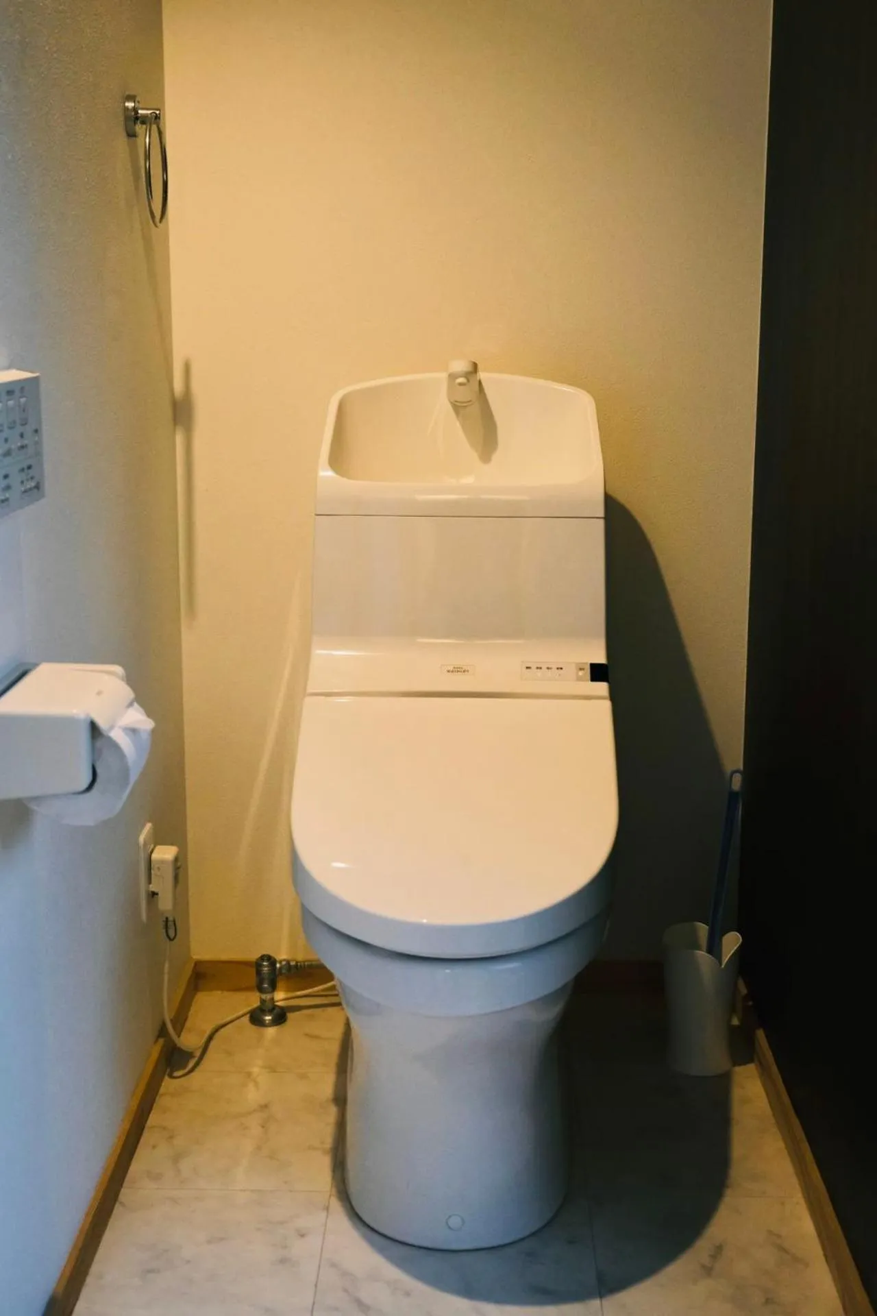 Toilet in Sanjyomisasagi Umenotoan