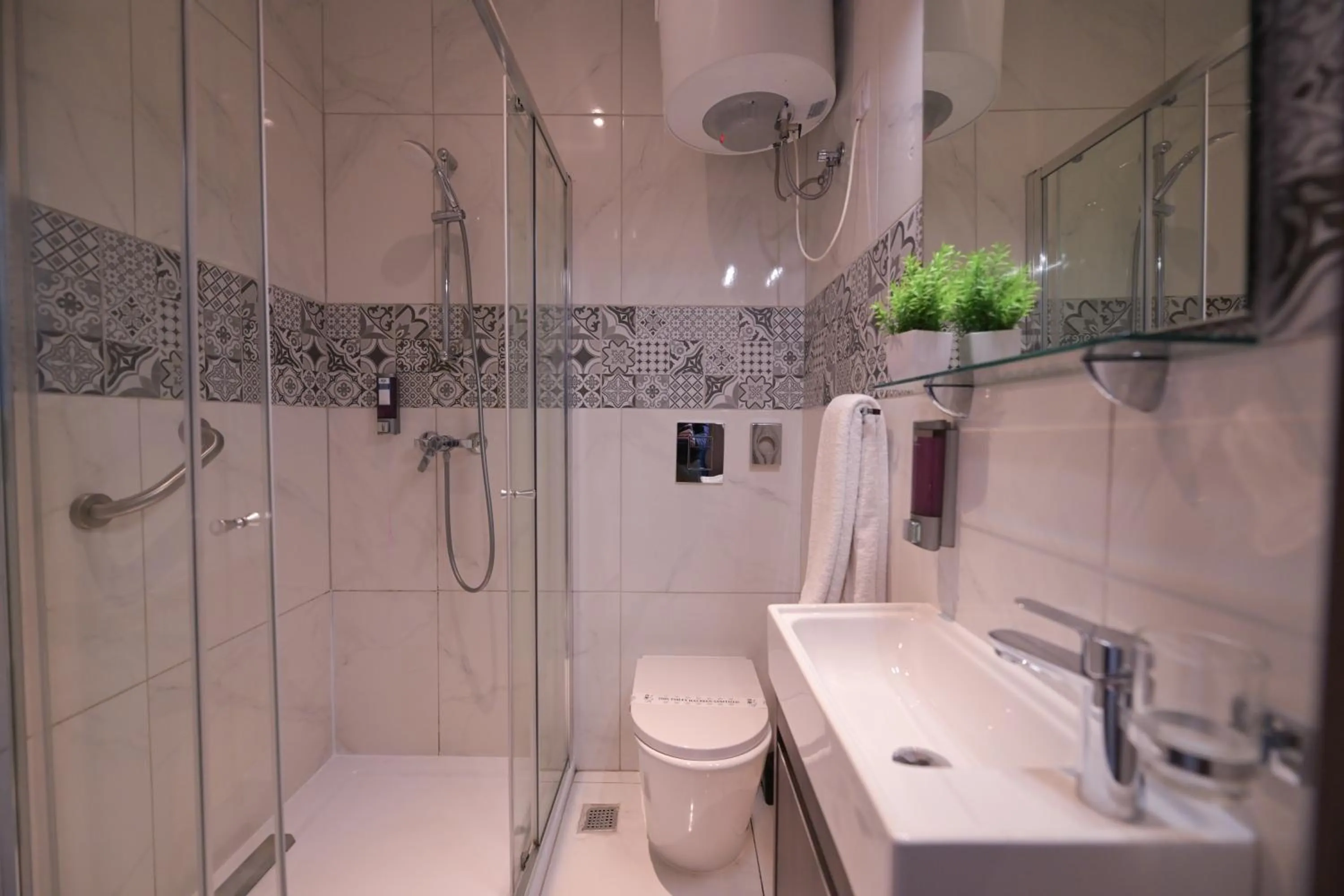 Shower in The Exiles Hotel