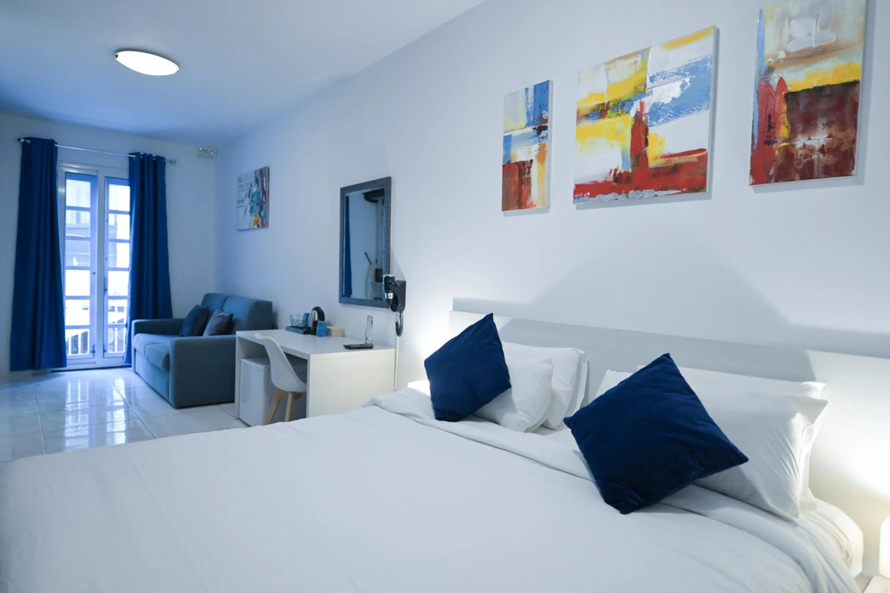 Bed in The Exiles Hotel