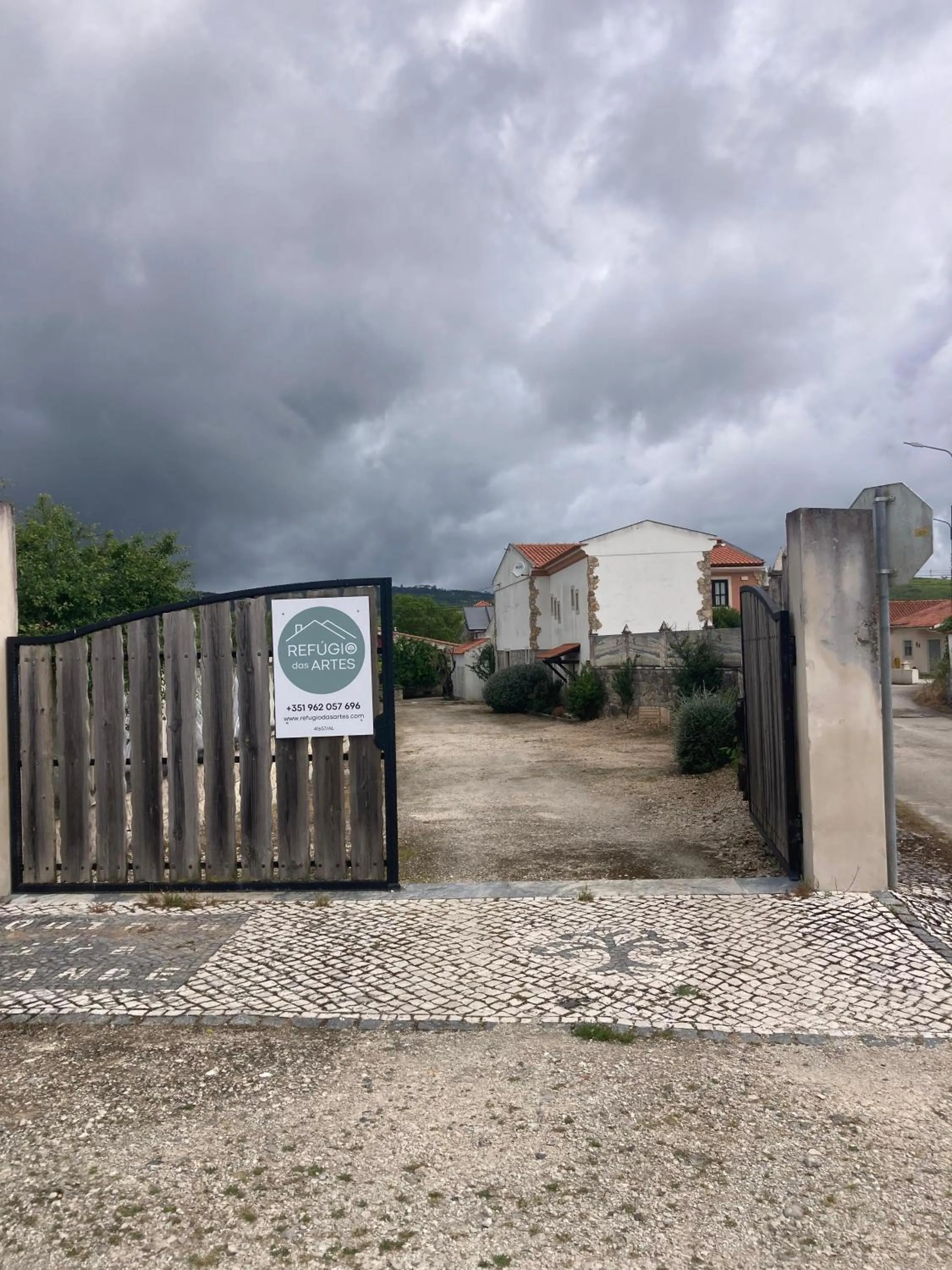 Parking in Refúgio das Artes Guesthouse