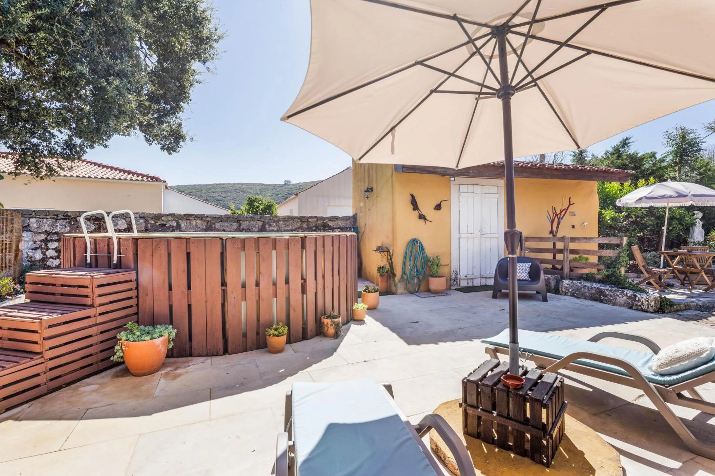 Swimming pool in Refúgio das Artes Guesthouse