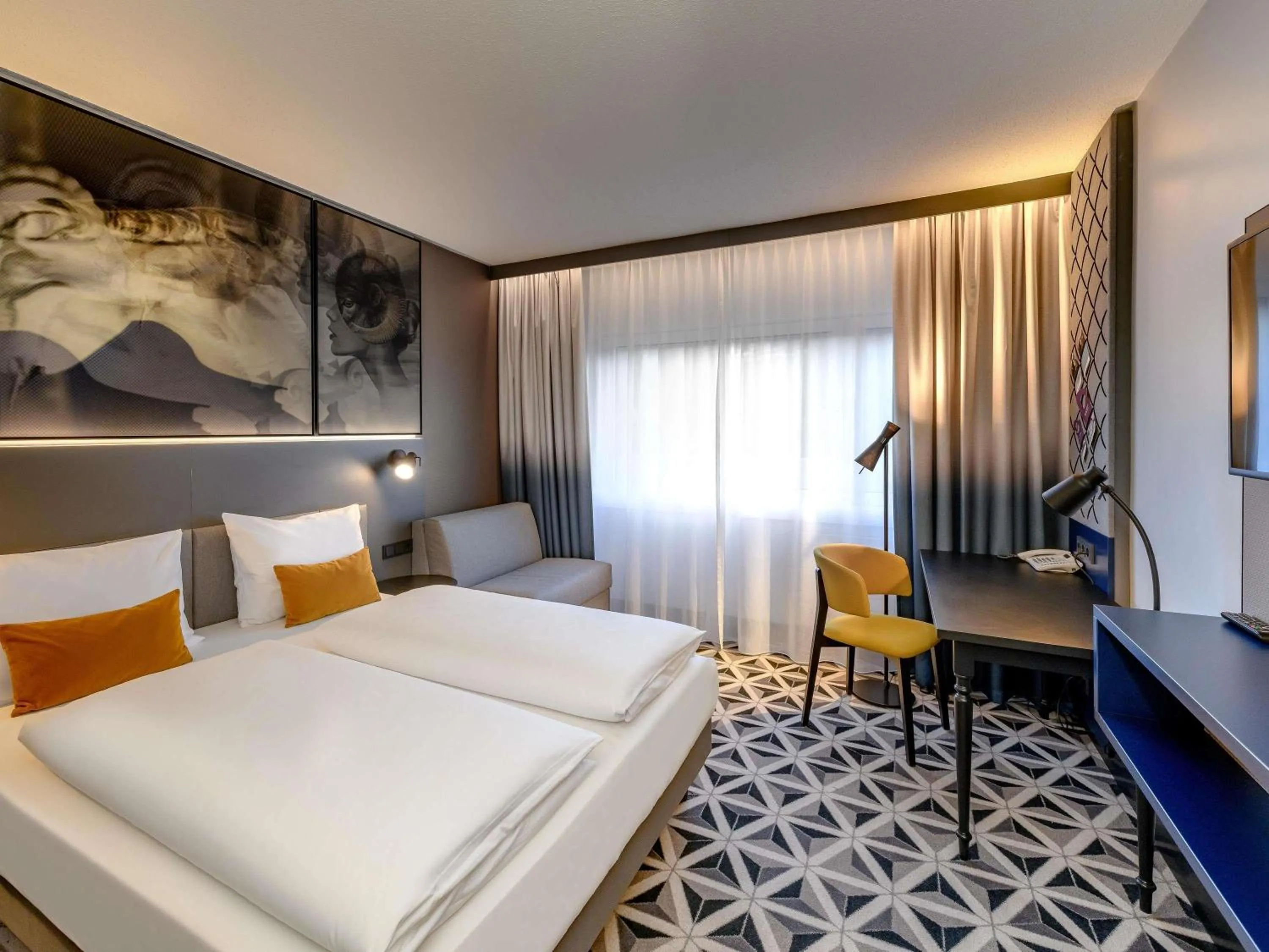 Bedroom, Bed in Mercure Hotel Freiburg am Münster