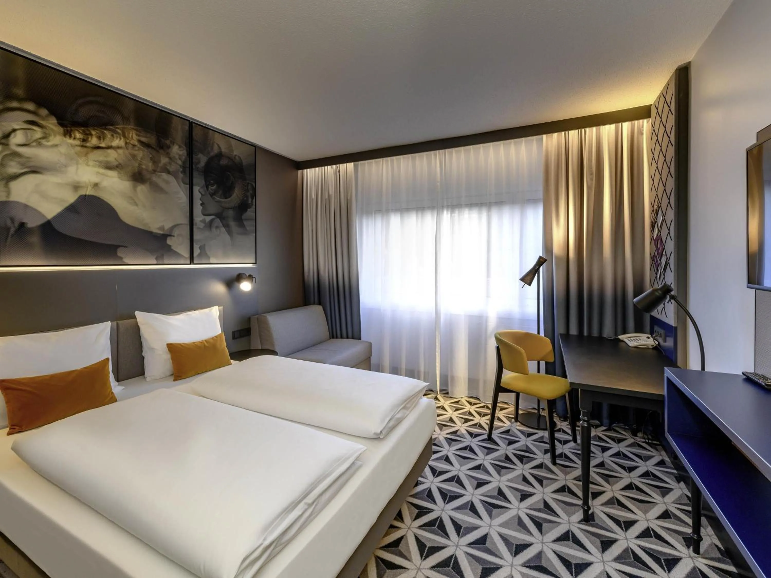 Bedroom, Bed in Mercure Hotel Freiburg am Münster