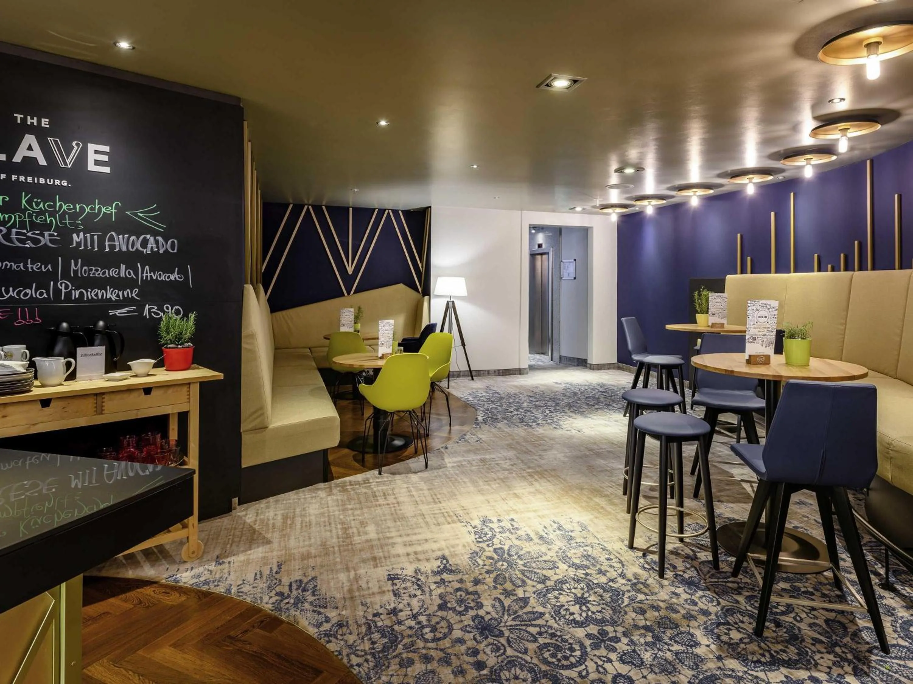 Lounge or bar in Mercure Hotel Freiburg am Münster