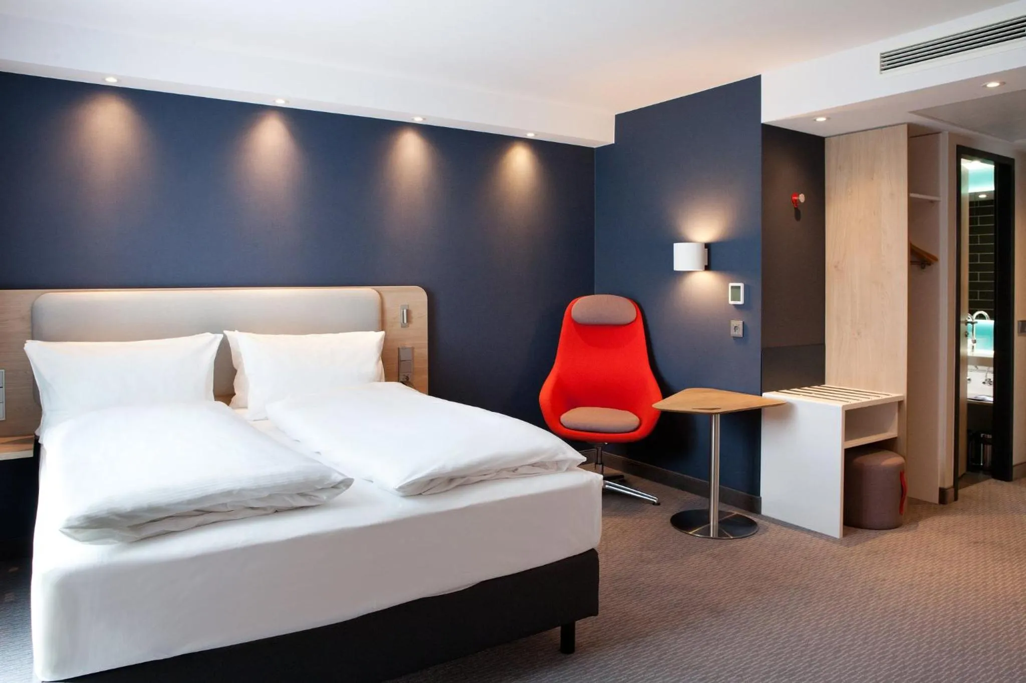 Photo of the whole room, Bed in Holiday Inn Express Munich - Olching by IHG