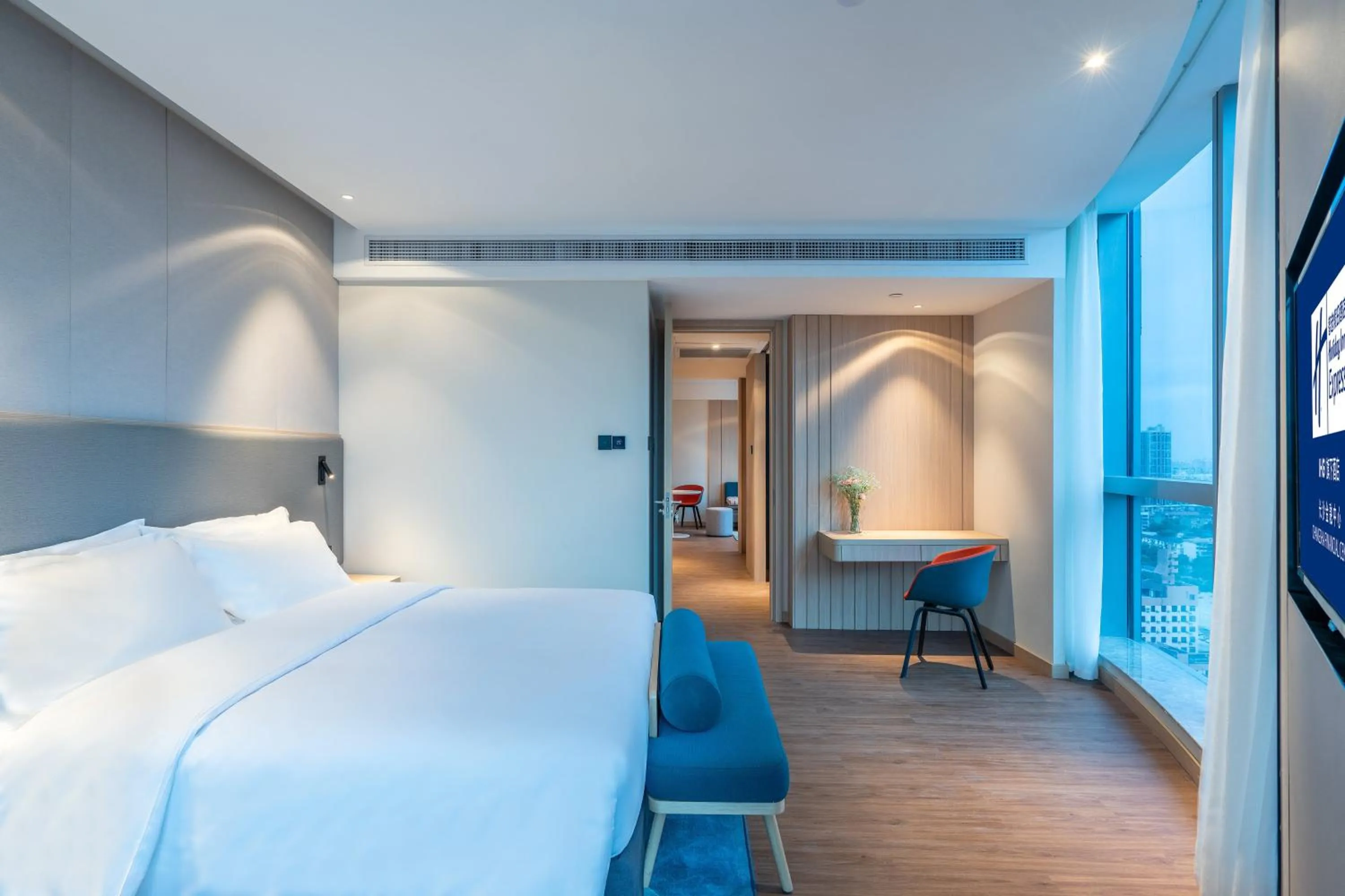 Photo of the whole room in Holiday Inn Express Changsha Wuyi Plaza by IHG