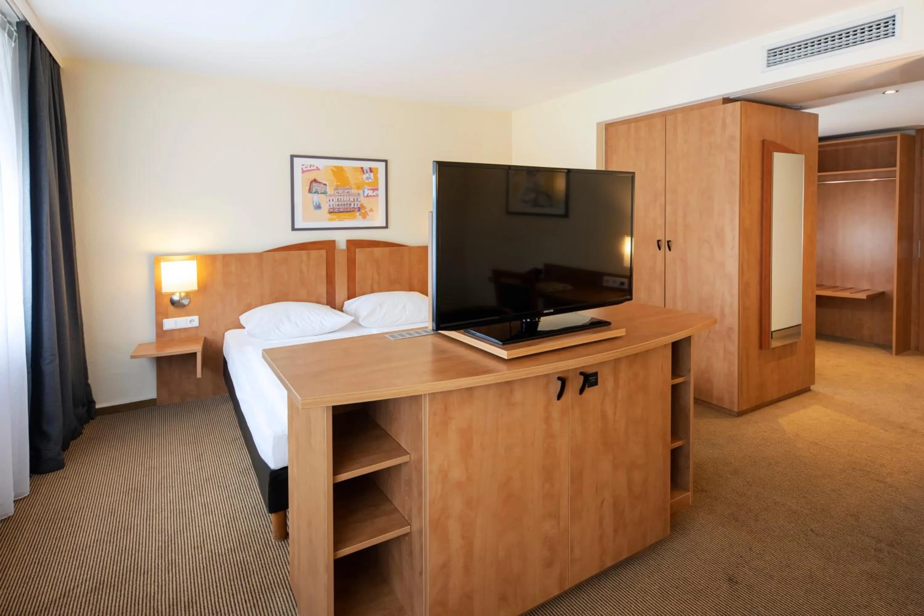 Photo of the whole room, Bed in ACHAT Hotel Braunschweig